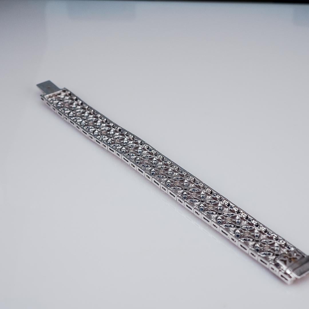 18 Karat Gold Sapphire and Diamond Bracelet For Sale at 1stDibs