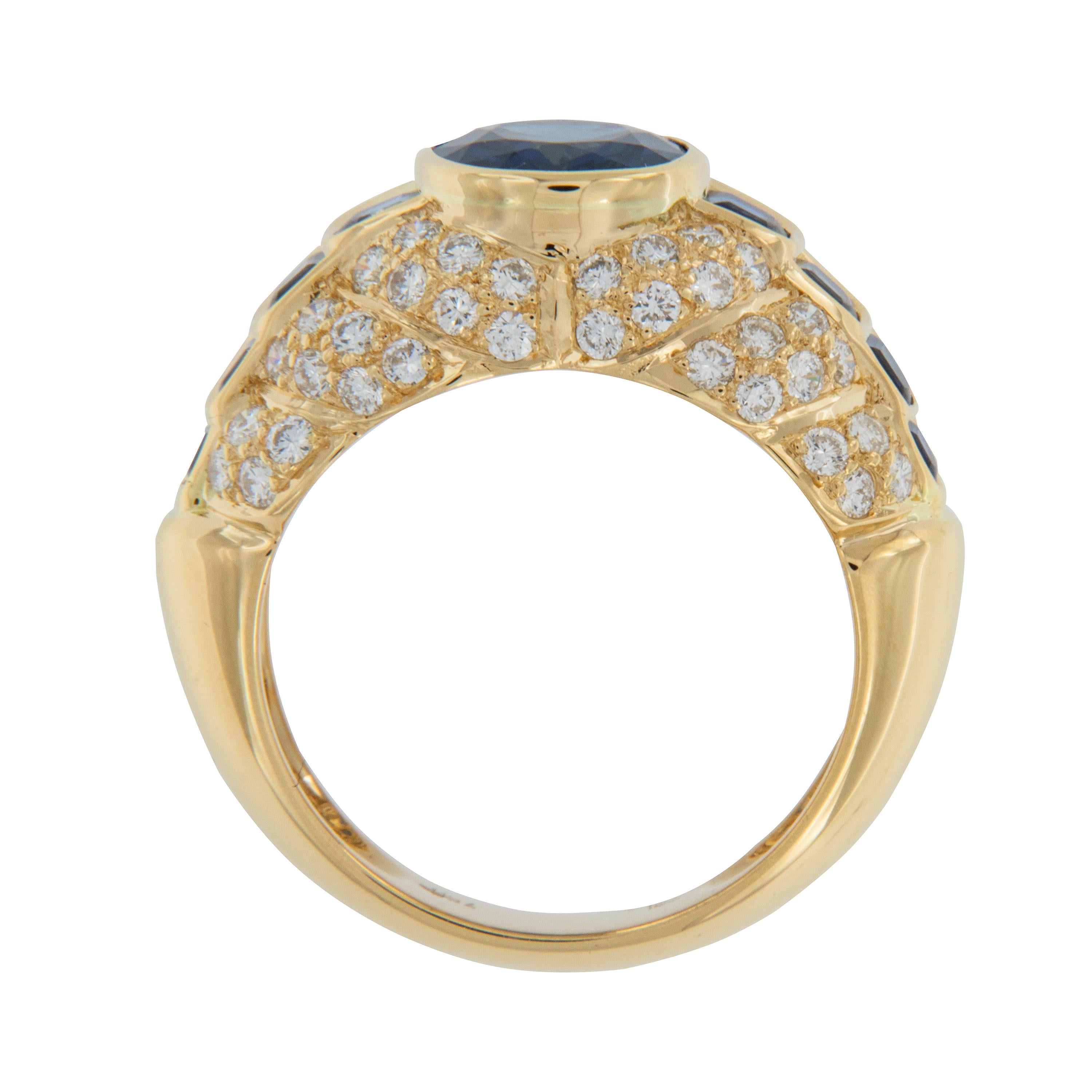 Ring aus 18 Karat Gold mit Saphir und Diamant (Ovalschliff) im Angebot