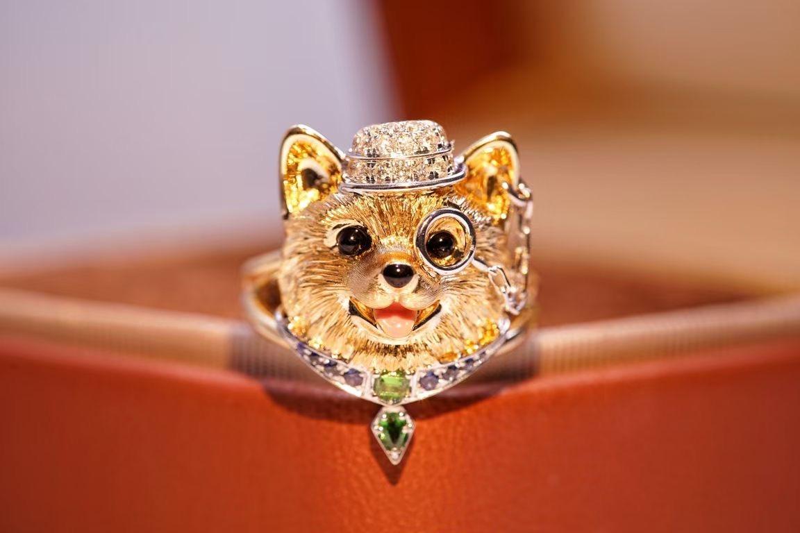 18K Gold Sapphire & Diamond & Tsavorite ‘Dog' Ring In New Condition For Sale In Kowloon, HK