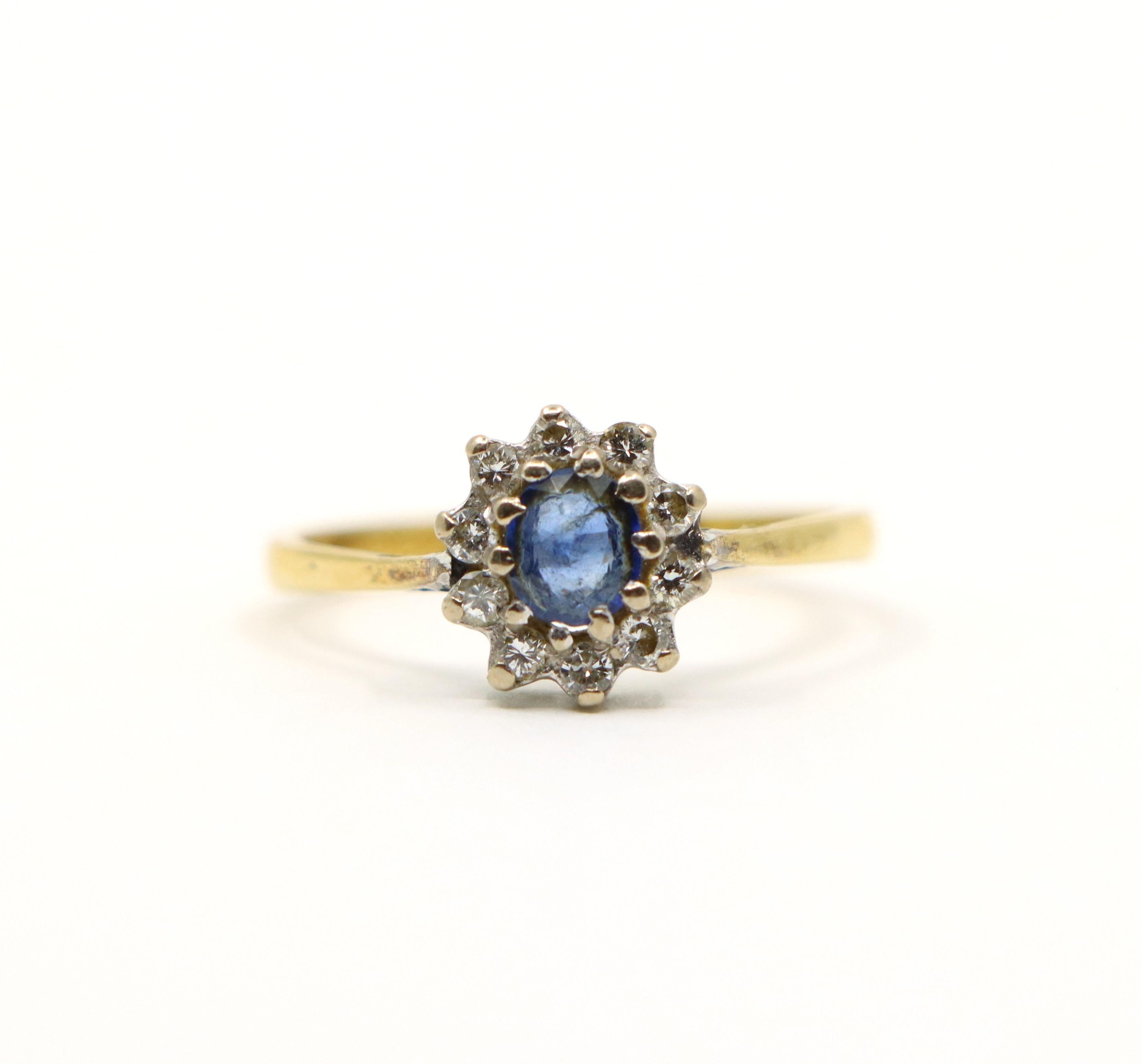 Bague en or 18K saphir et diamants Bon état - En vente à Flushing, NY