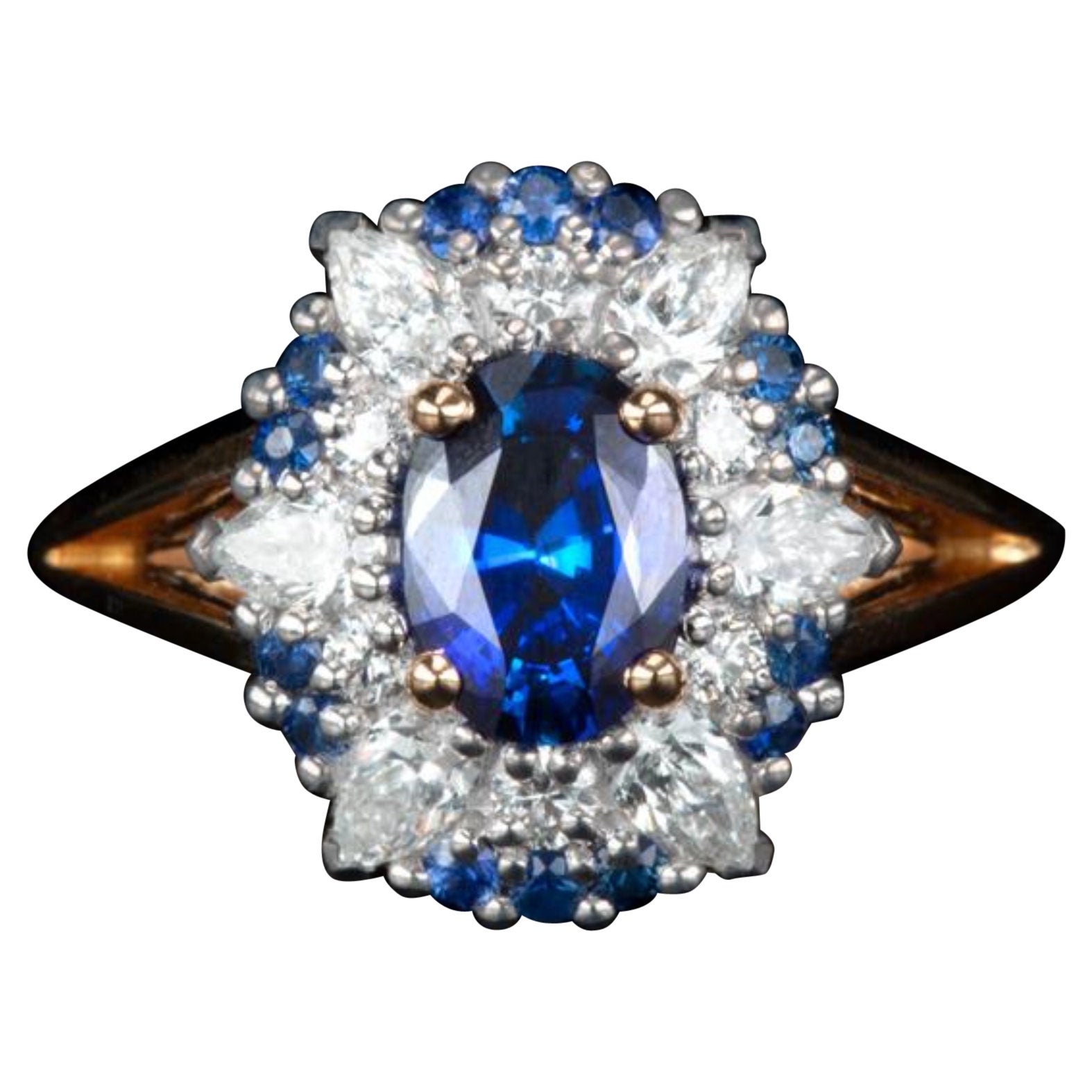 Im Angebot: Verlobungsring aus 18 Karat Gold mit Saphiren, einzigartiger Saphir und Diamant ()