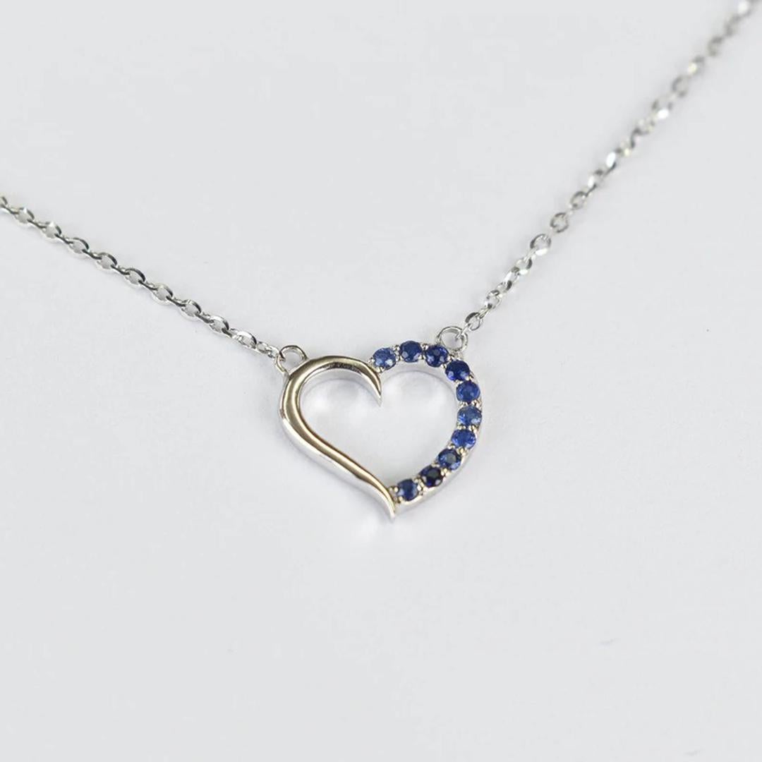 Modern 18k Gold Sapphire Necklace Dainty Heart Charm Necklace Valentine Jewelry For Sale