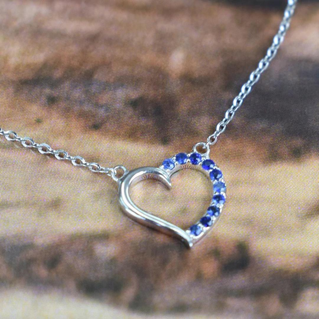 18k Gold Sapphire Necklace Dainty Heart Charm Necklace Valentine Jewelry In New Condition For Sale In Bangkok, TH