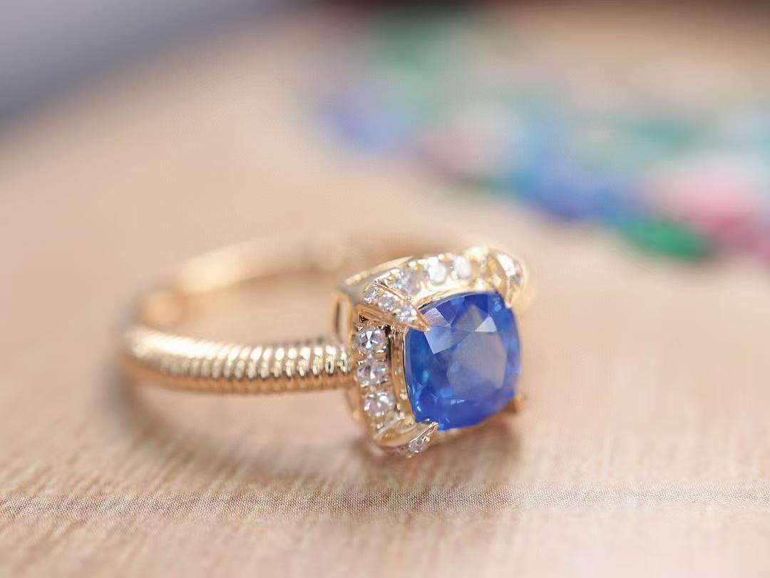18K Gold 1,03 Karat Blauer Saphir Ring (Moderne) im Angebot