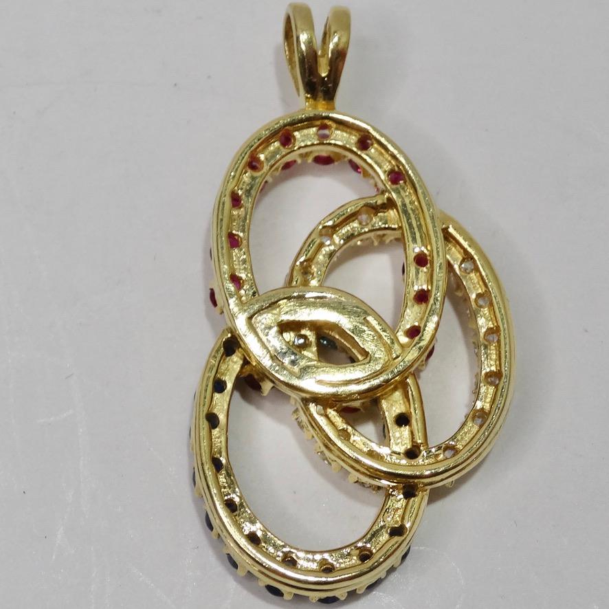 Pendentif en or 18 carats avec saphir, rubis et diamants en vente 2