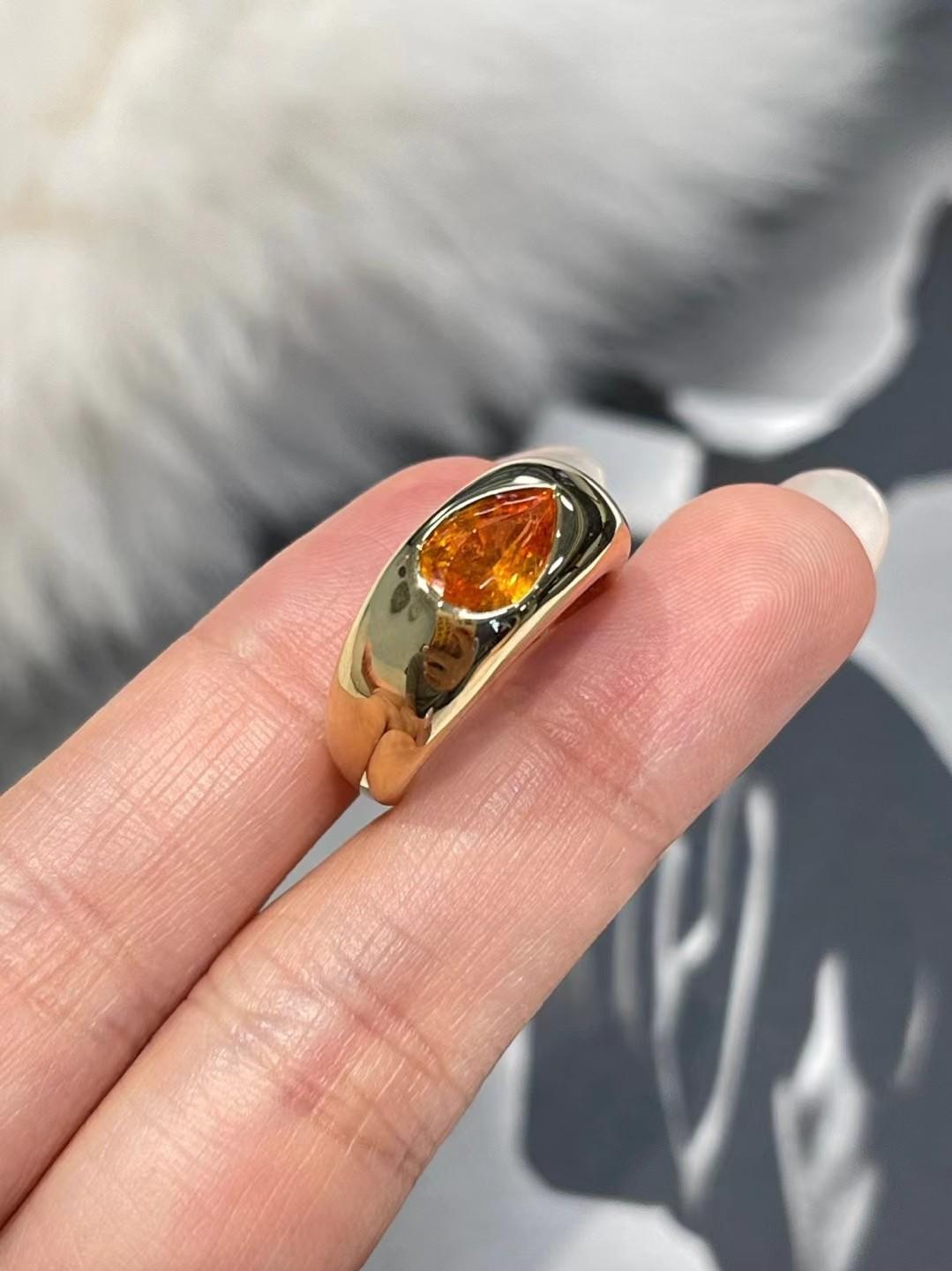 Modern 1.78 Carat Vivid Orange Fanta Garnet 18K Gold Ring For Sale