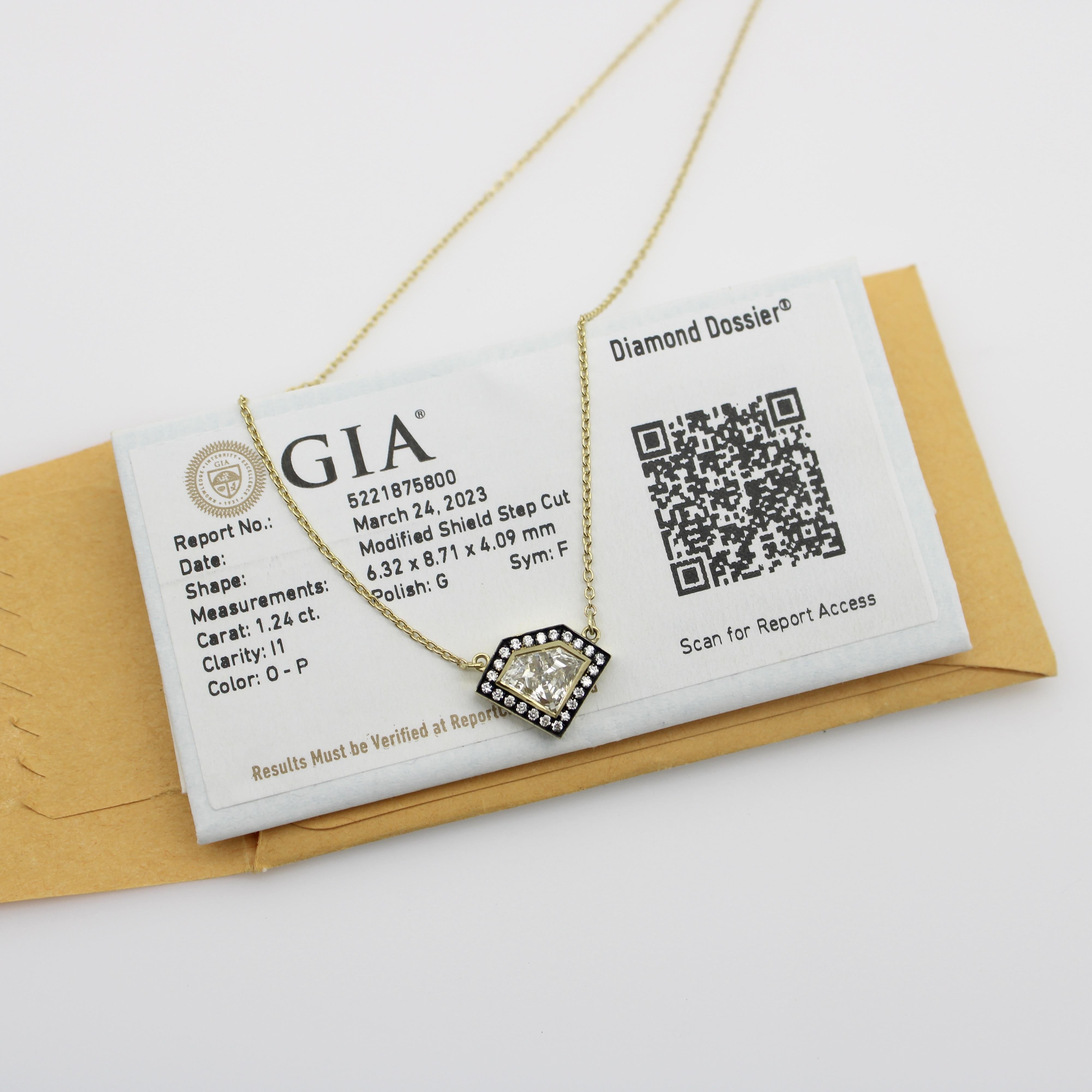 Ciondolo con diamante a forma di scudo in oro 18K con alone di diamante in vendita 5