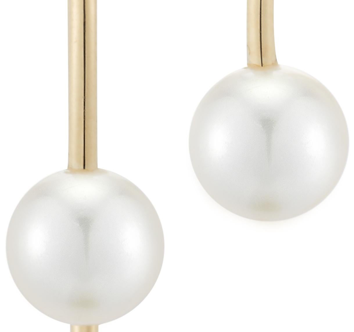 18 Karat Gold Short Akoya Pearl Hook Earring In New Condition For Sale In New York, NY