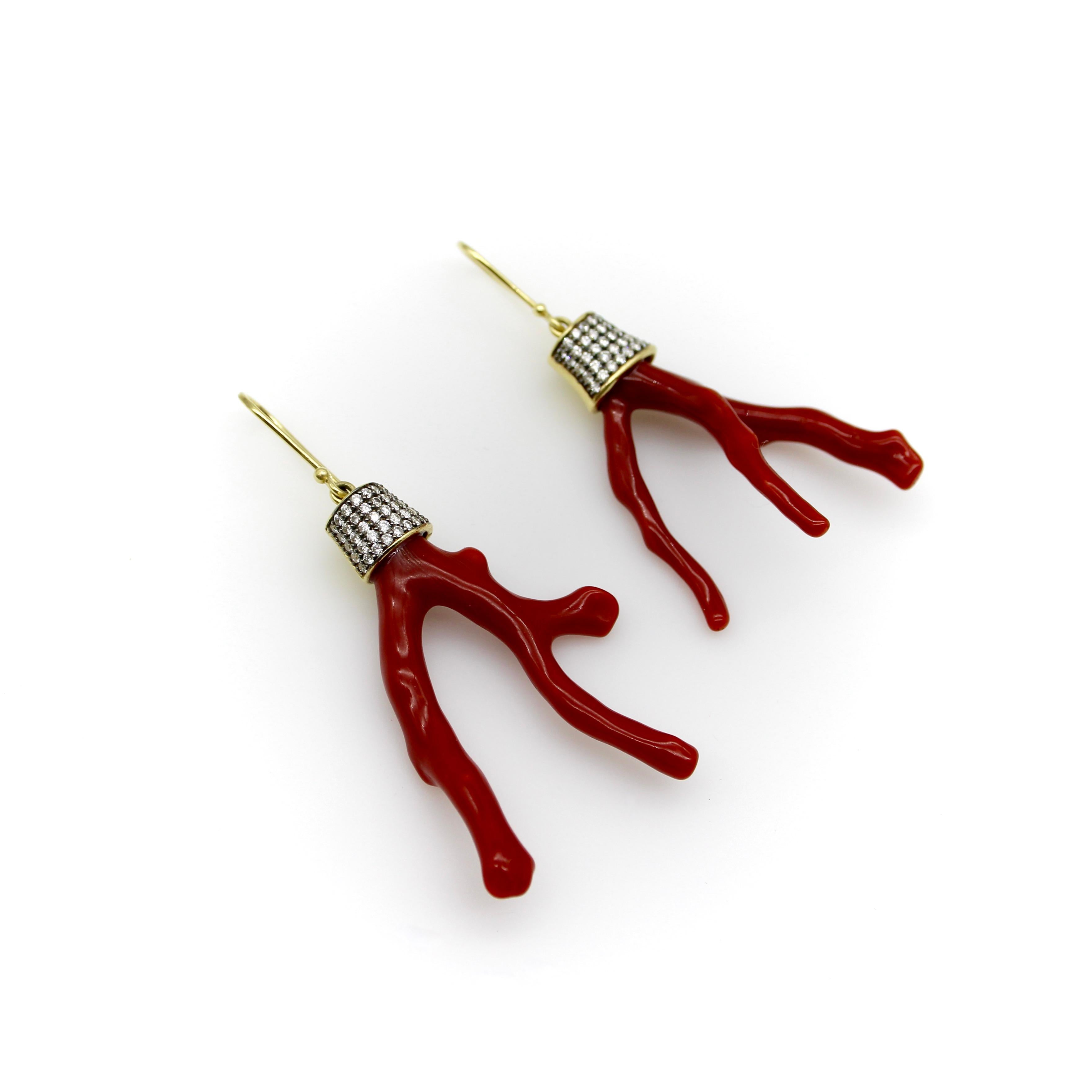 18K Gold Signature Branch Coral and Diamond Studded Earrings In New Condition For Sale In Venice, CA