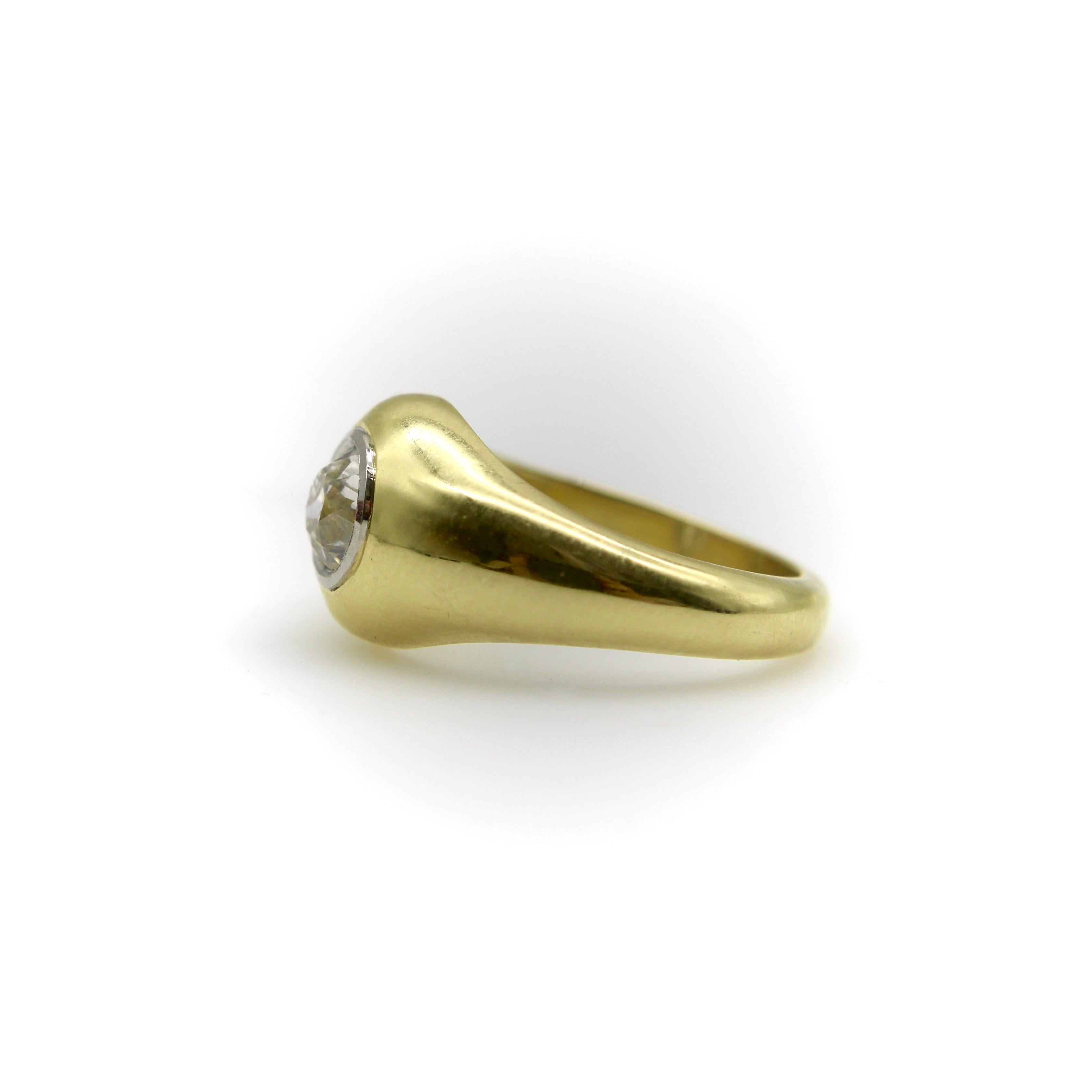 Contemporary 18K Gold Signature Old European Cut Diamond Signature Rub Over Ring For Sale
