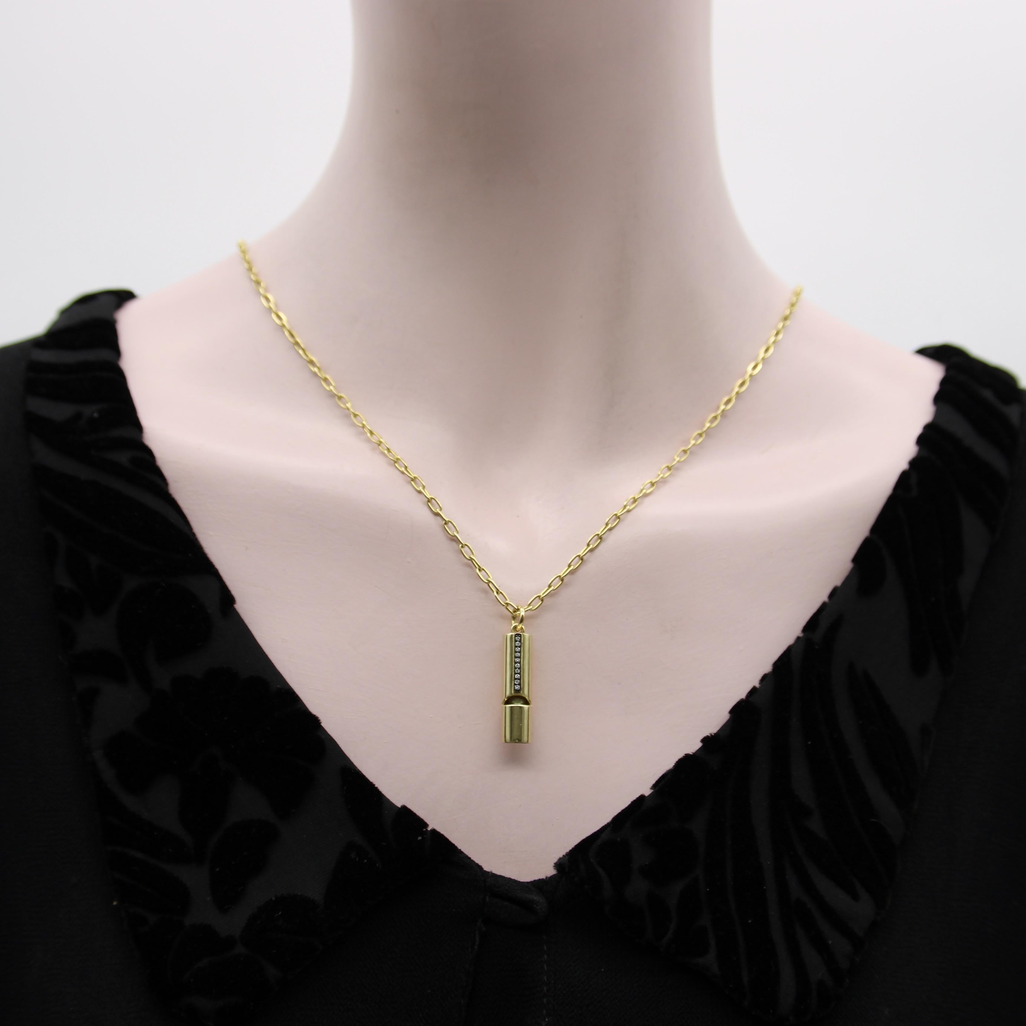 Sifflet Signature en or 18K avec ligne cloutée de diamants en vente 4