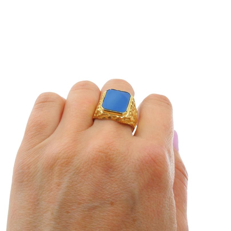 18k Gold Signet Ring Blue Agate Men’s Ring In Good Condition In Beverly Hills, CA