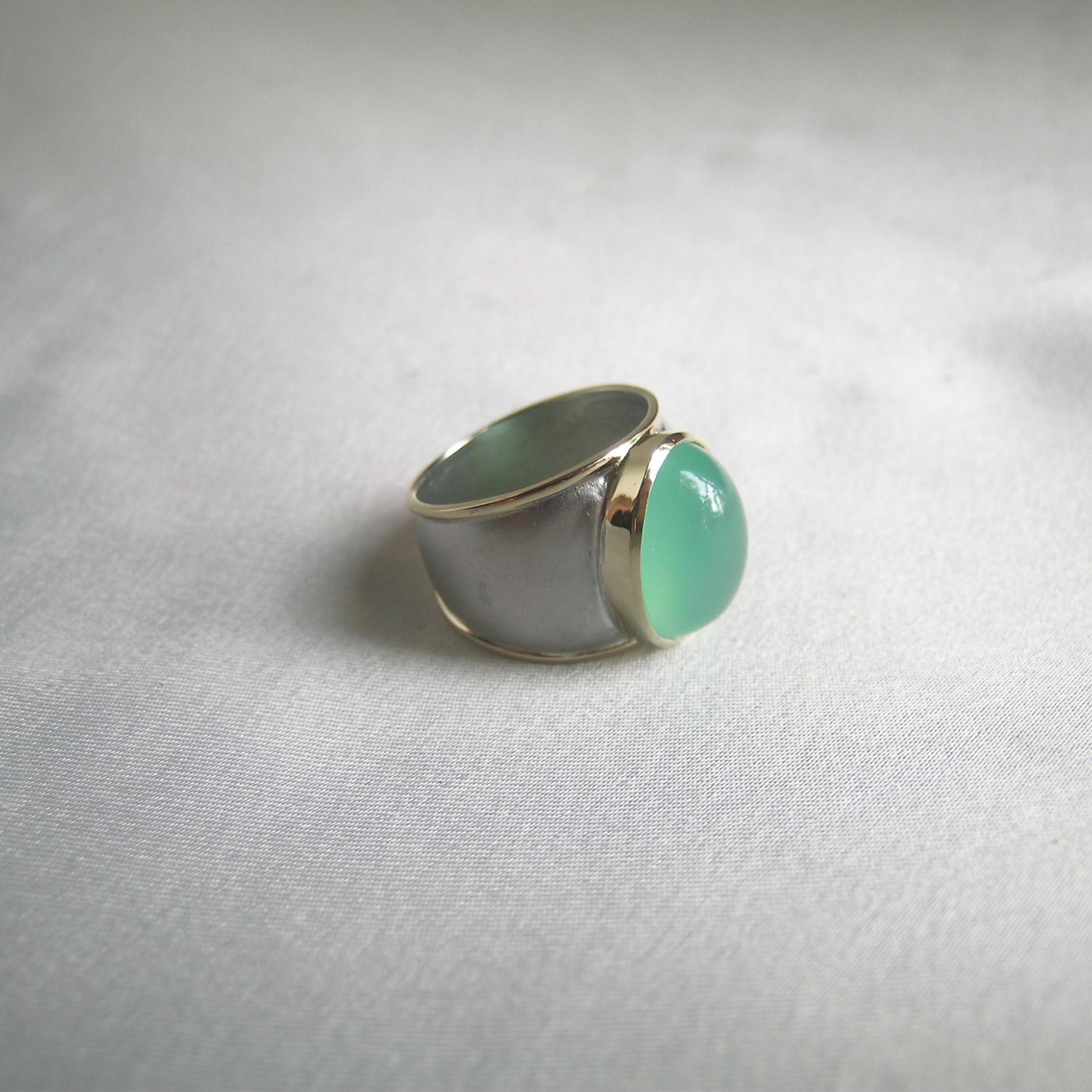 Modern 18 Karat Gold, Silver and Chrysoprase Ring For Sale