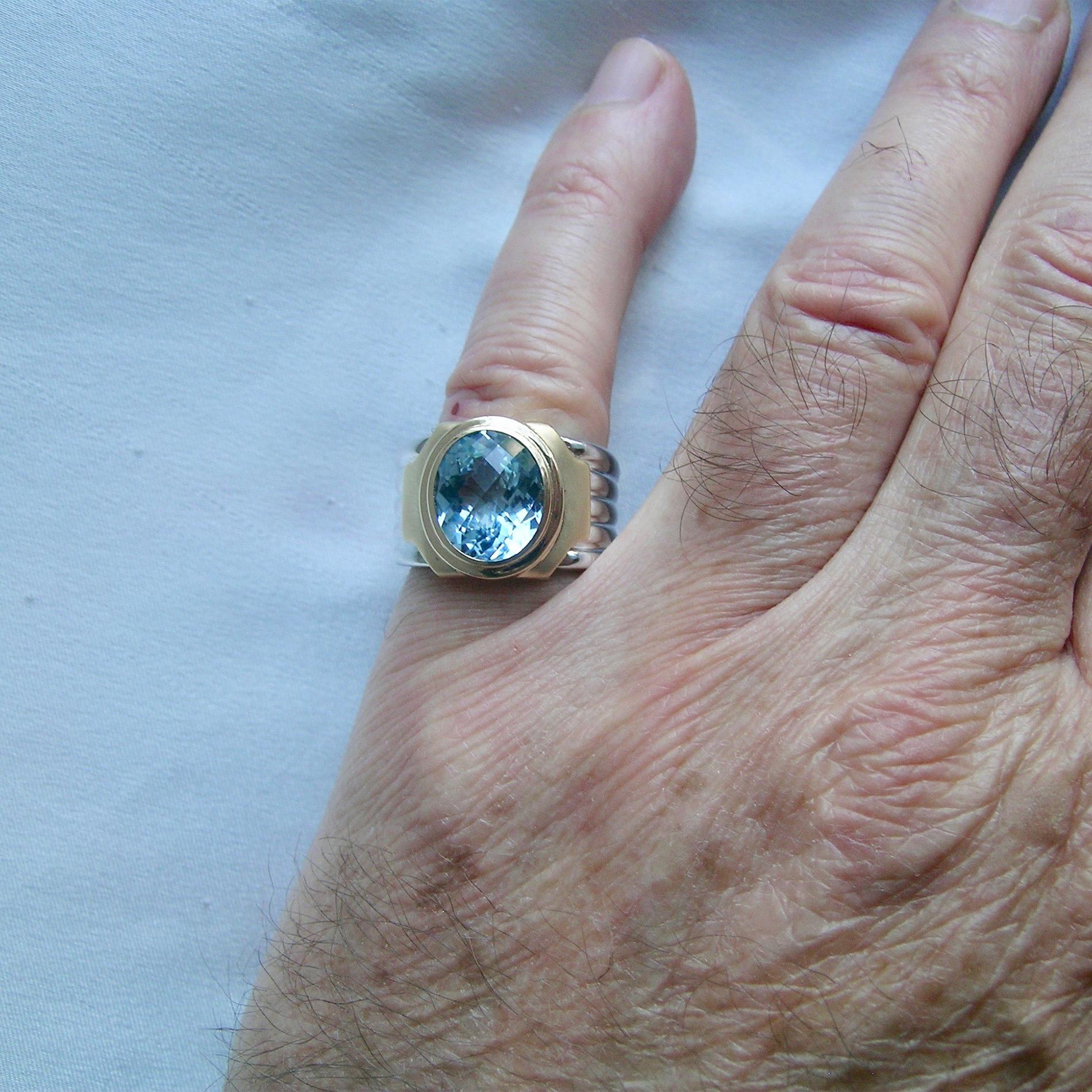 Art déco Bague en or 18 carats, argent et topaze bleue de 5,55 carats en vente