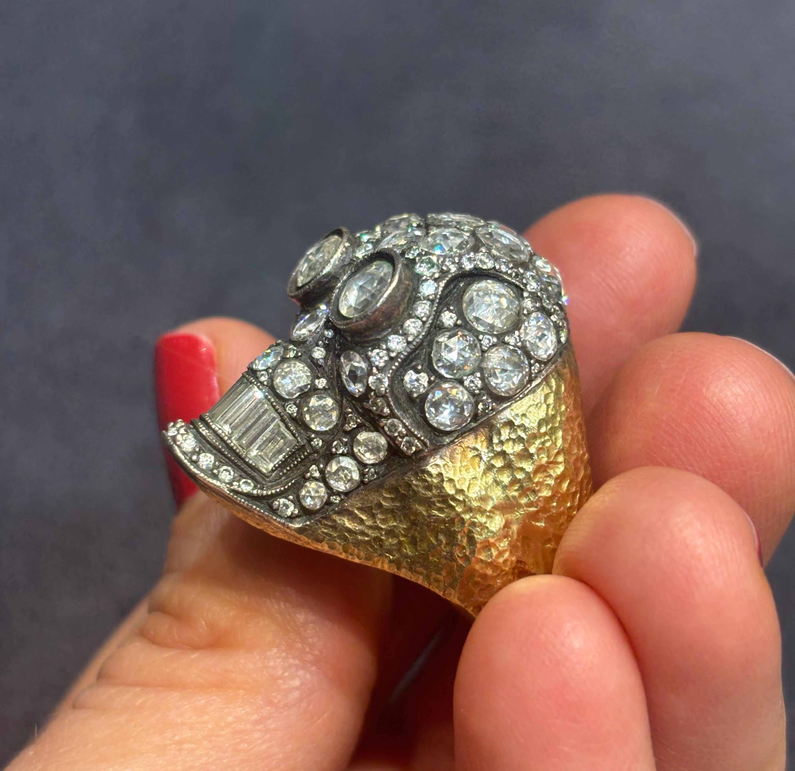 Anello con teschio in oro 18k, argento e diamanti In condizioni buone in vendita a London, GB
