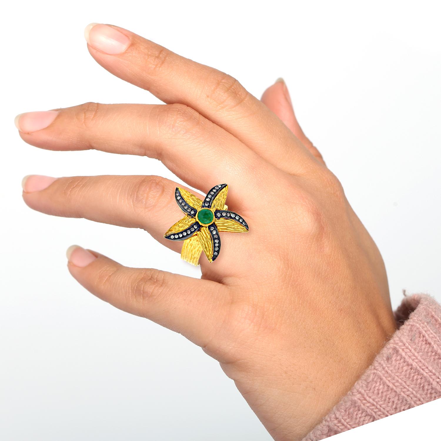 18k:5,36g;D:0,18ct
EMERALD:0,37Ct
Größe: 24X17 MM