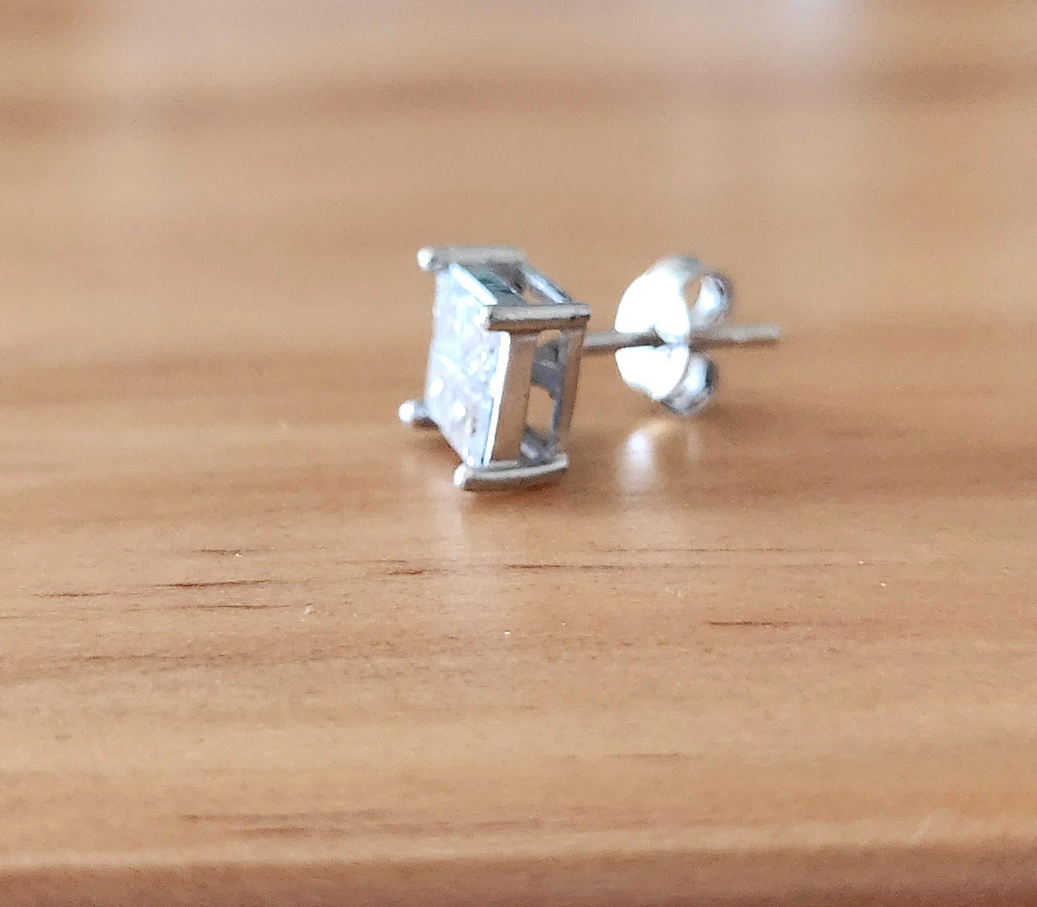 Contemporary 18K Gold Single Diamond Princess Cut Illusion Set Stud Earring For Sale