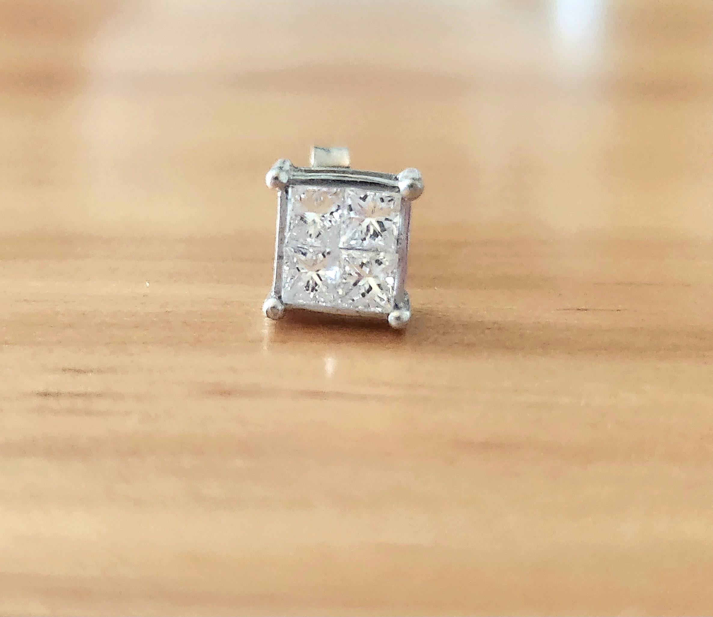 18K Gold Single Diamond Princess Cut Illusion Set Stud Earring For Sale 1