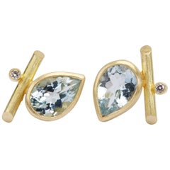 18 Karat Gold, Himmelblauer Topas, Diamanten Angle-Ohrstecker, durchbohrte Ohrstecker
