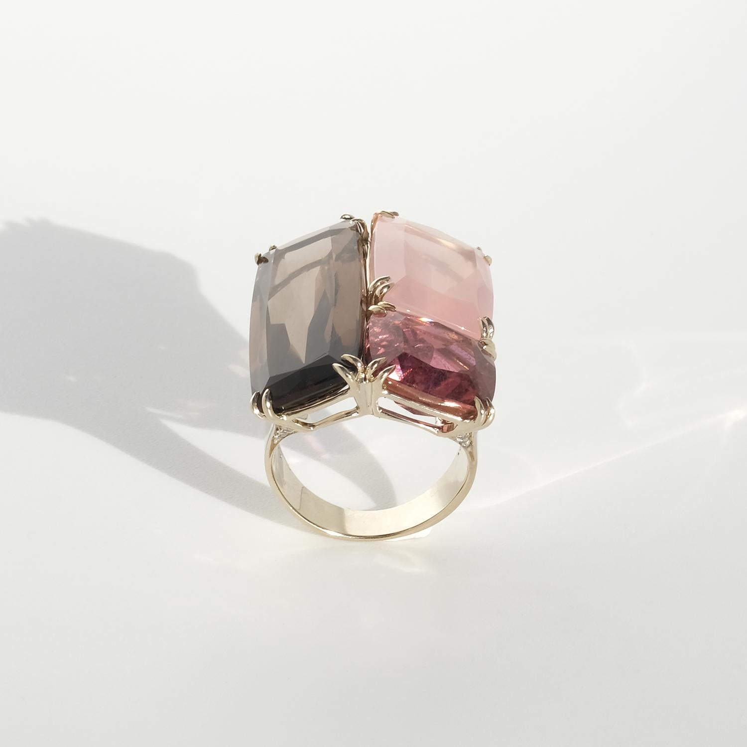 Ring aus 18 Karat Gold, Rauchquarz, Turmalin, Rosenquarz und Diamanten von HStern für Damen oder Herren im Angebot