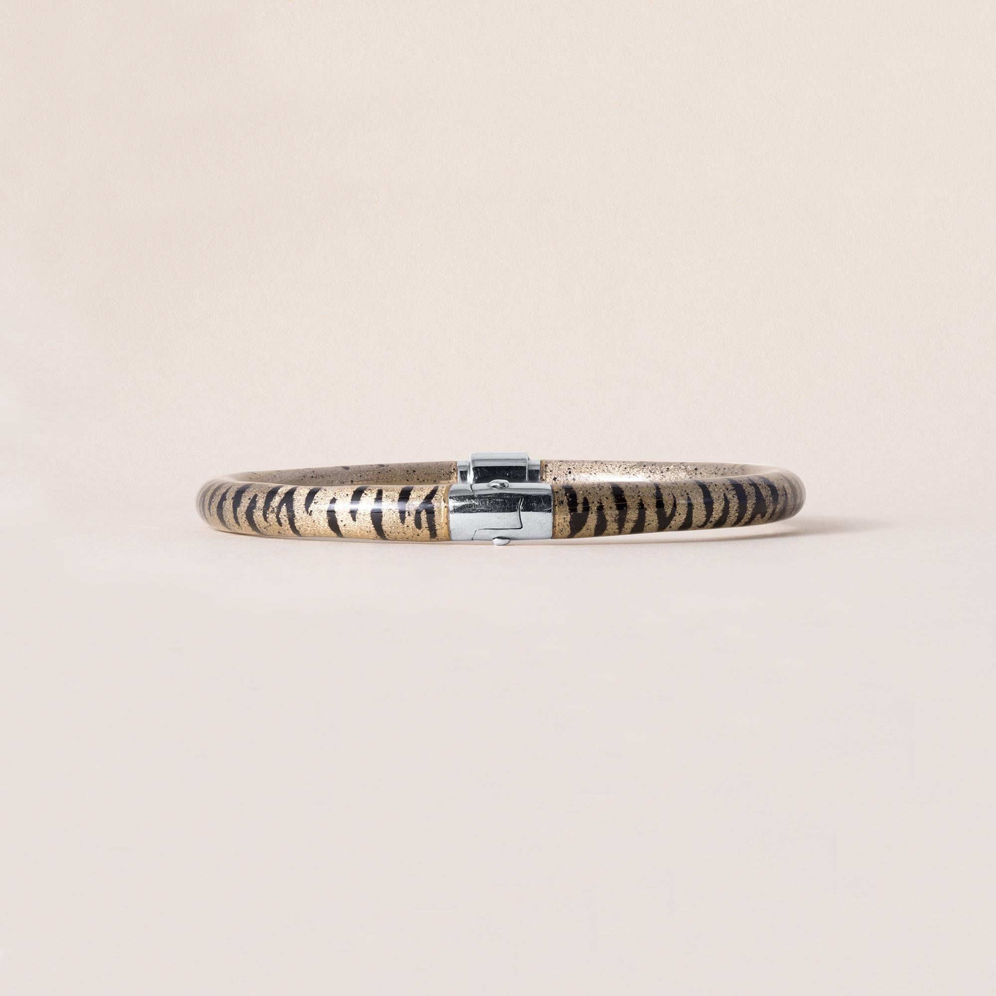 Taglio rotondo Bracciale SOHO in oro 18 carati con diamanti e smalto in vendita