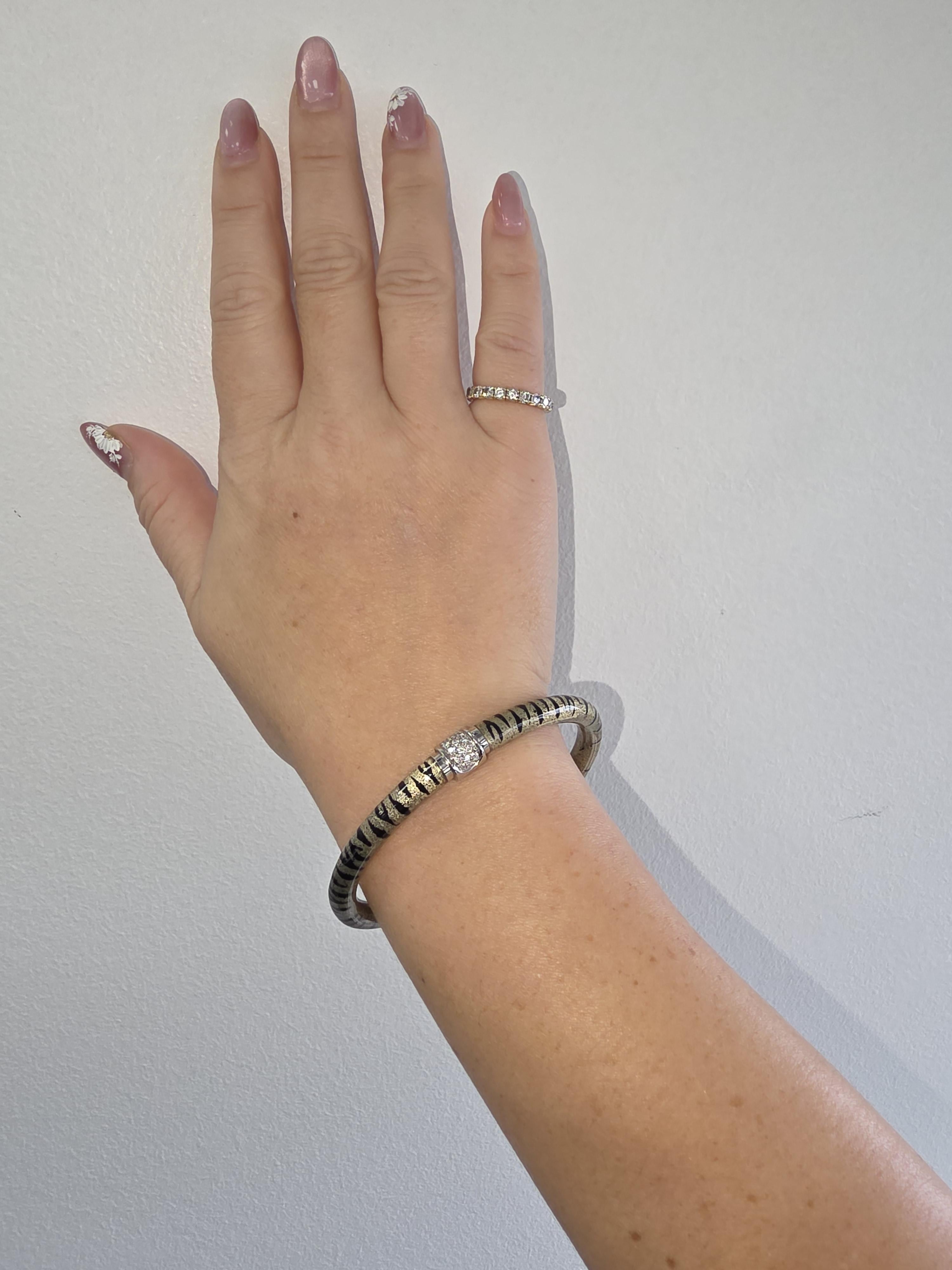 Donna Bracciale SOHO in oro 18 carati con diamanti e smalto in vendita