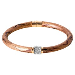 Bangle con cerniera in oro 18 carati con diamante SOHO e smalto oro rosa