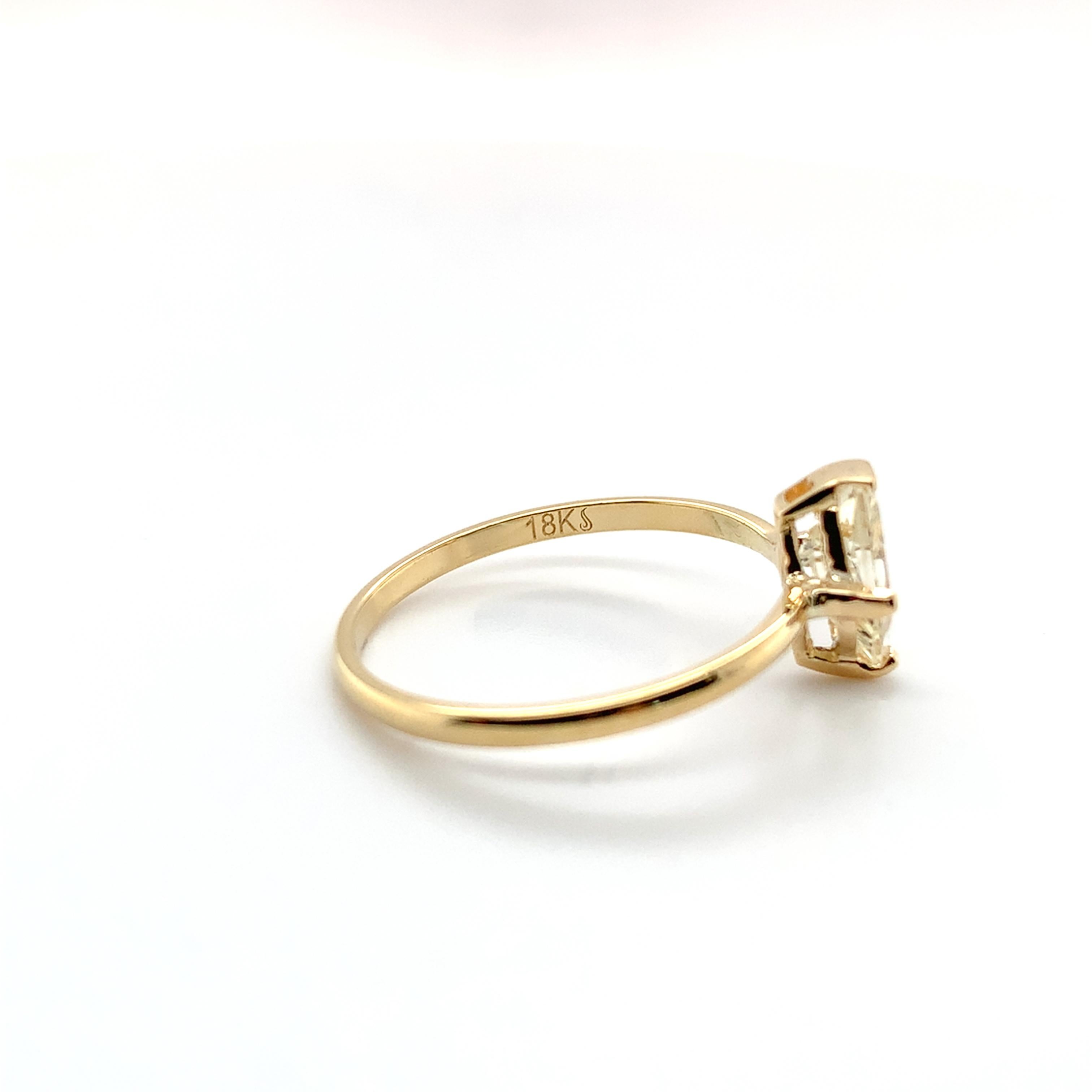 18K Gold Solitaire Ring with Fancy Shield Shaped 1.04ct Yellow Sapphire size 7 For Sale 5
