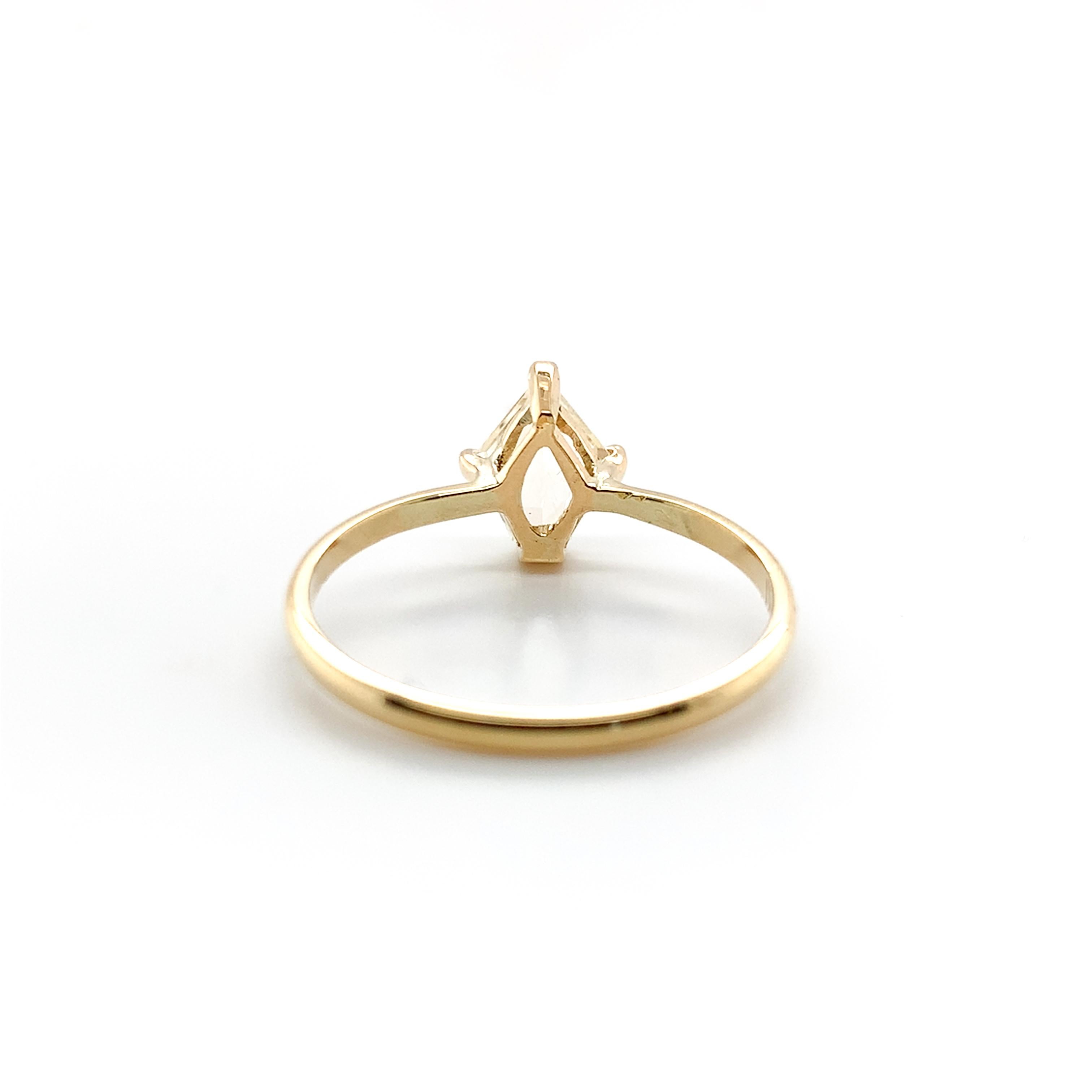 Women's 18K Gold Solitaire Ring with Fancy Shield Shaped 1.04ct Yellow Sapphire size 7 For Sale