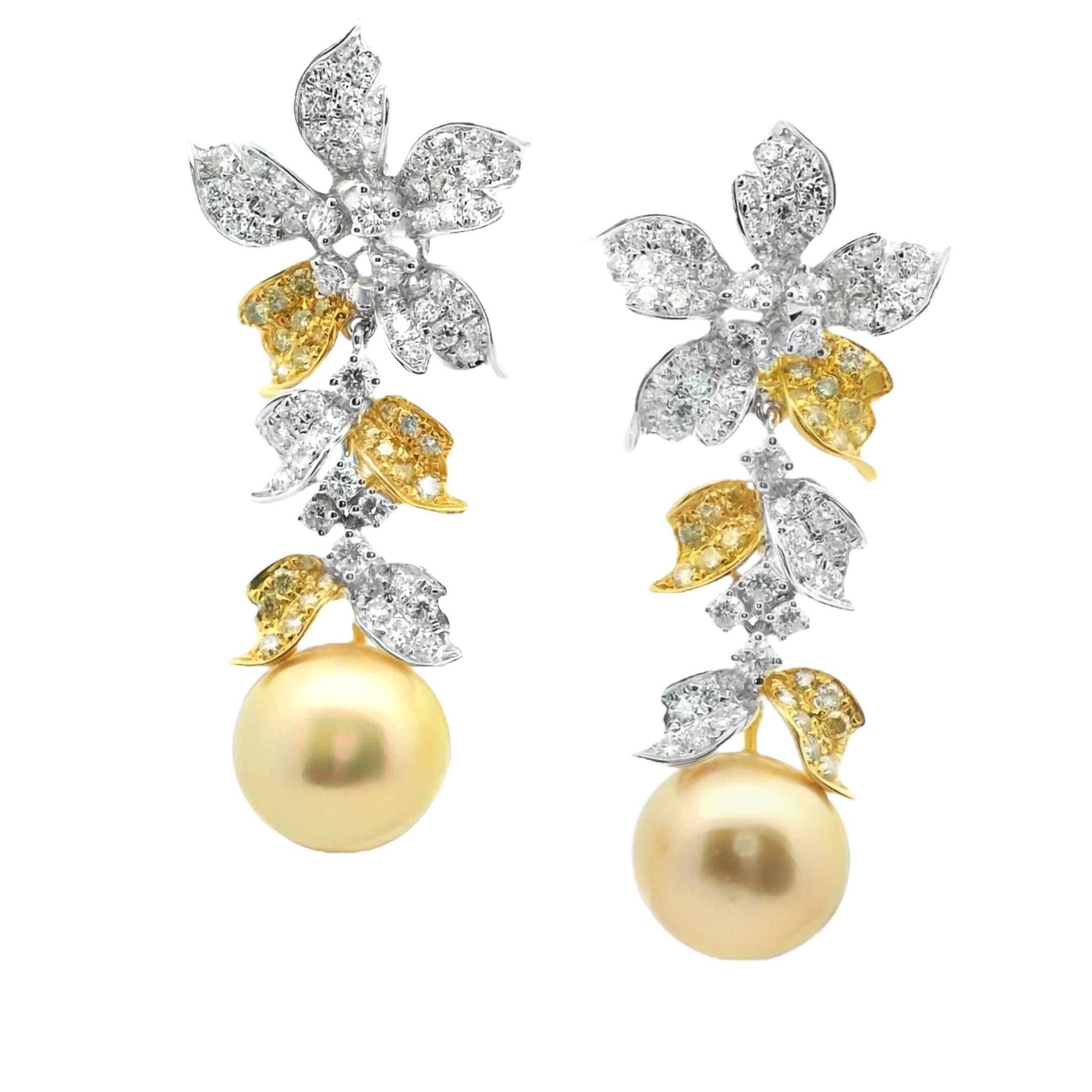 Boucles d'oreilles pendantes en or 18K avec perles des mers du Sud et diamants 3.00ct Pour femmes en vente