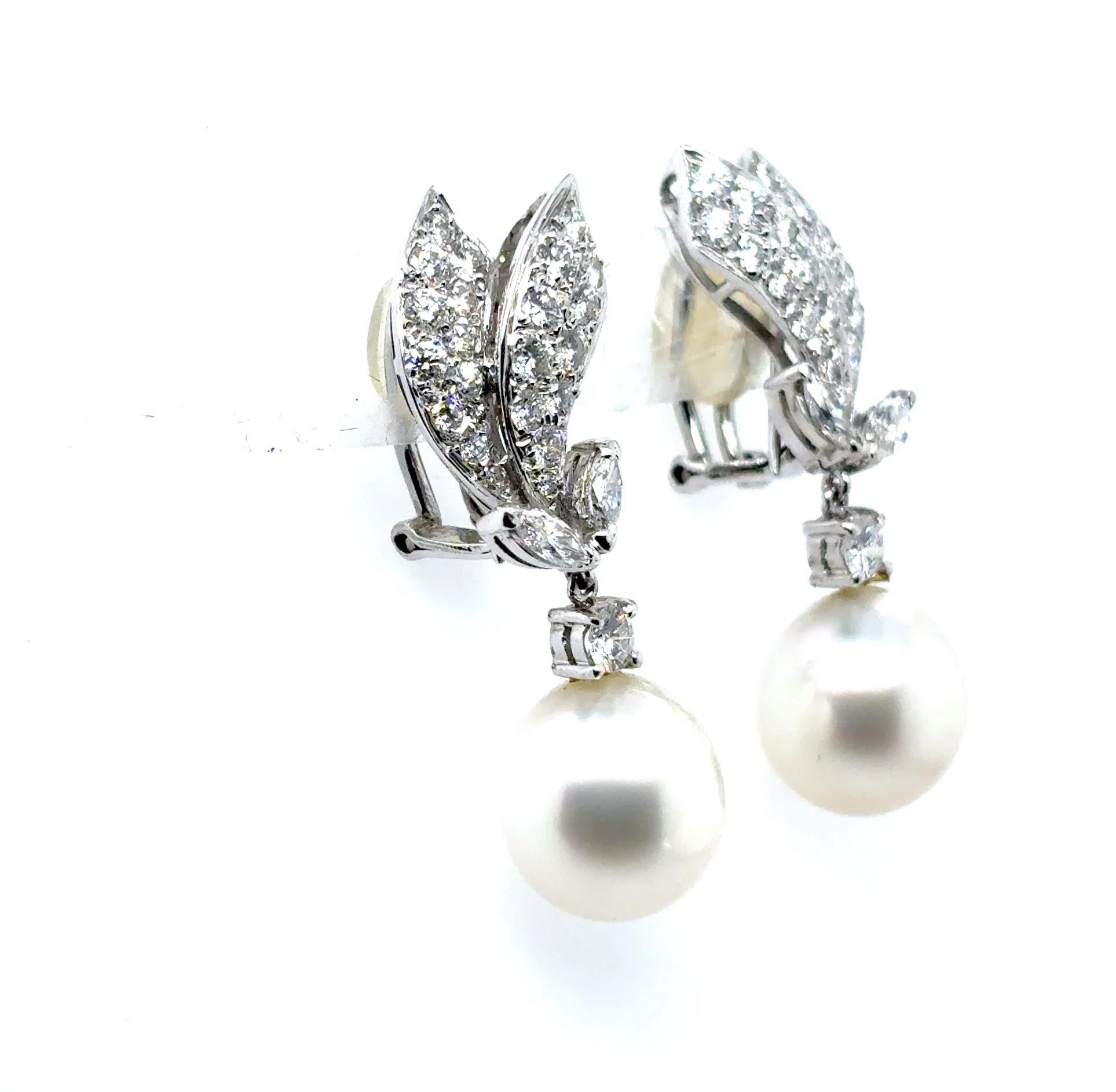 Taglio rotondo Orecchini in oro 18k con perle dei mari del Sud e diamanti da 2,38 carati in vendita