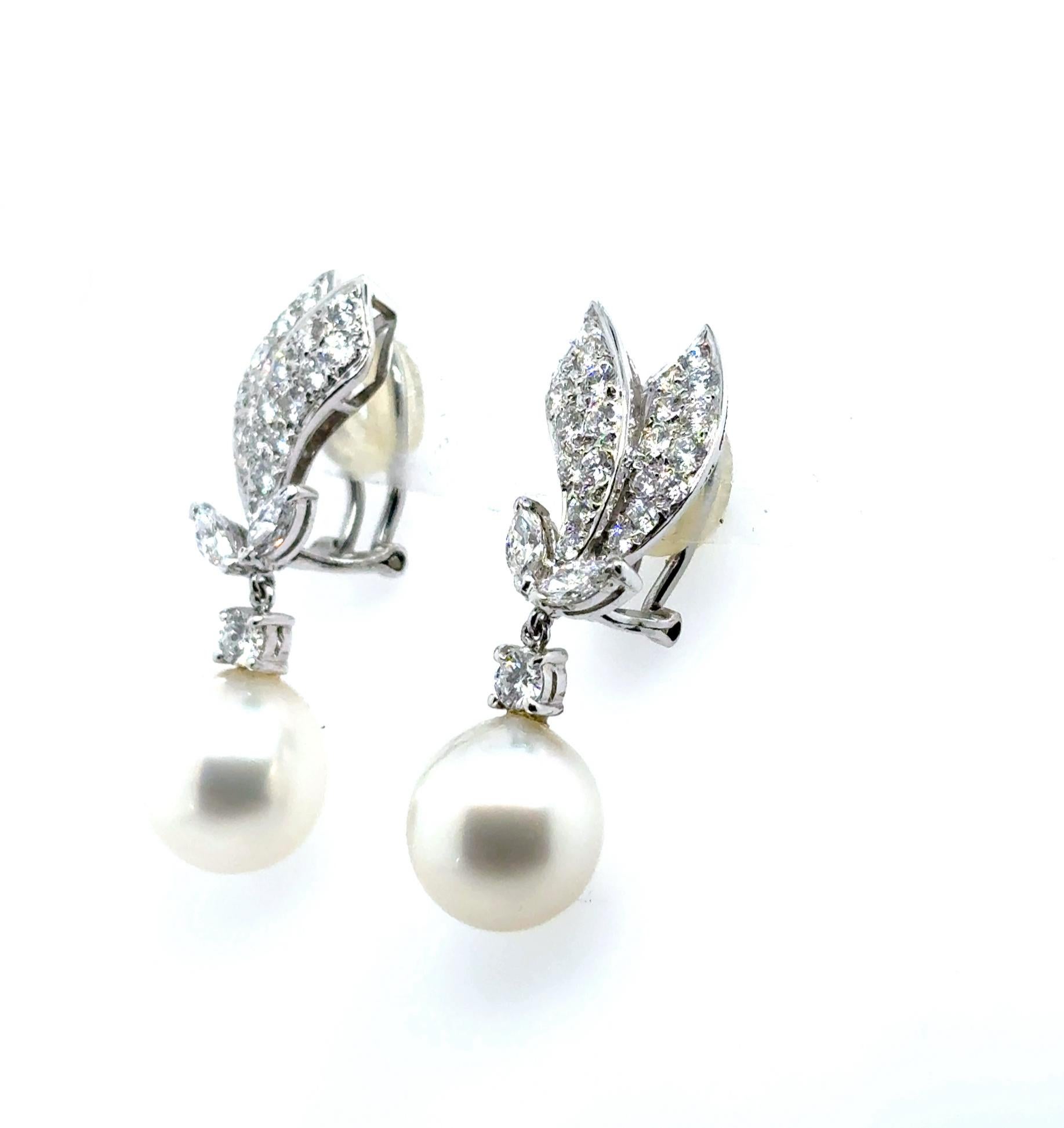 Orecchini in oro 18k con perle dei mari del Sud e diamanti da 2,38 carati in vendita 1