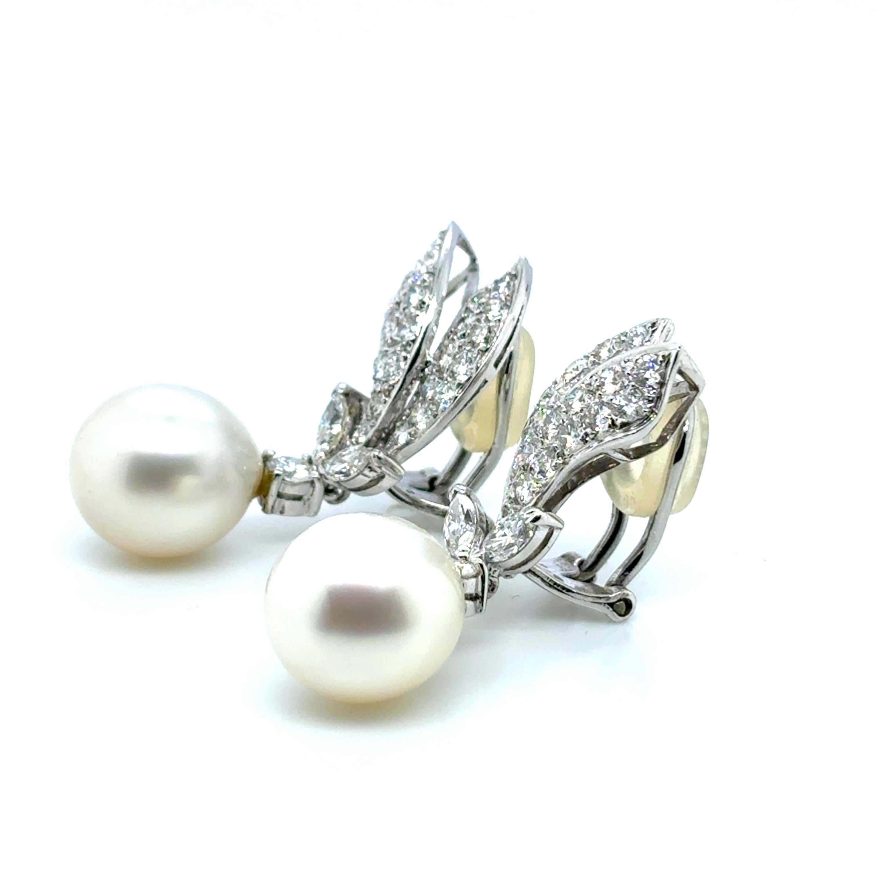 Orecchini in oro 18k con perle dei mari del Sud e diamanti da 2,38 carati in vendita 2