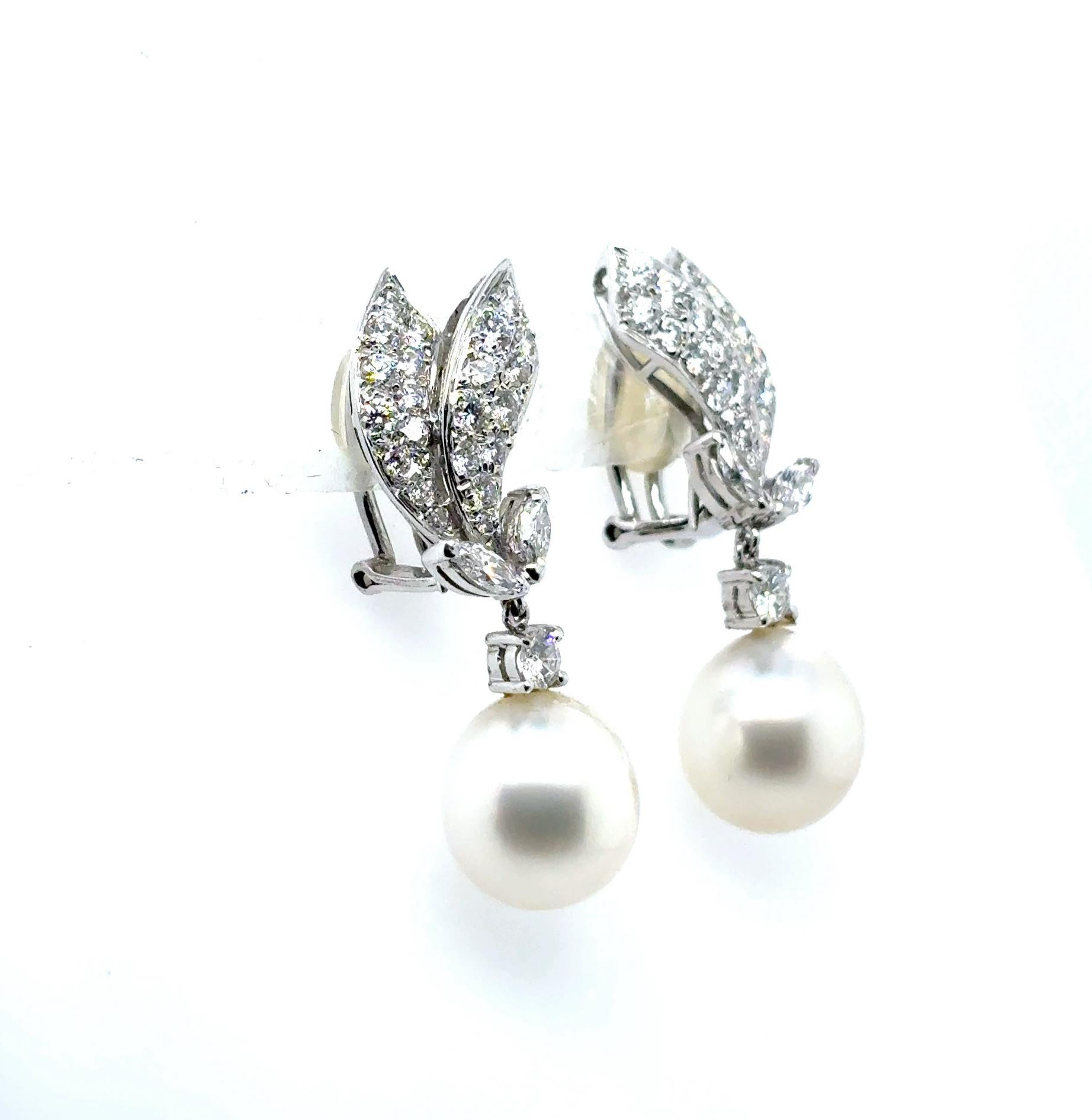 Orecchini in oro 18k con perle dei mari del Sud e diamanti da 2,38 carati in vendita 3