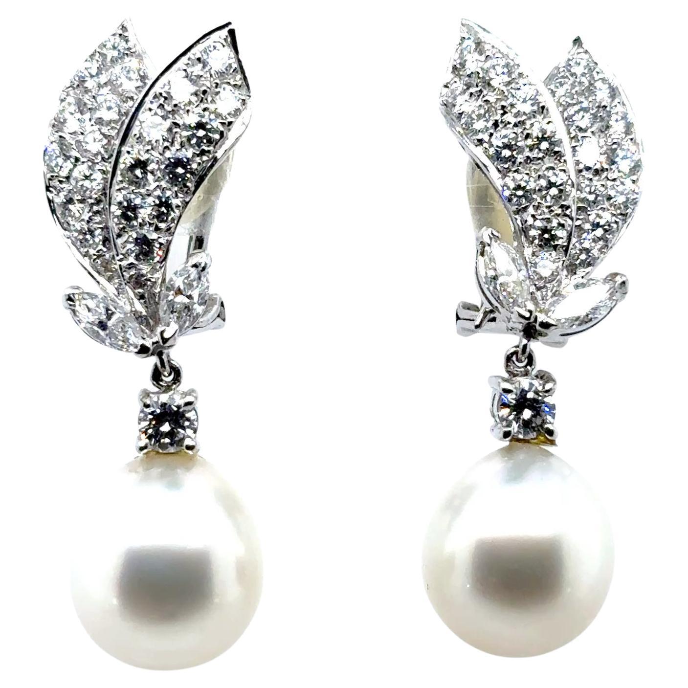 Orecchini in oro 18k con perle dei mari del Sud e diamanti da 2,38 carati in vendita