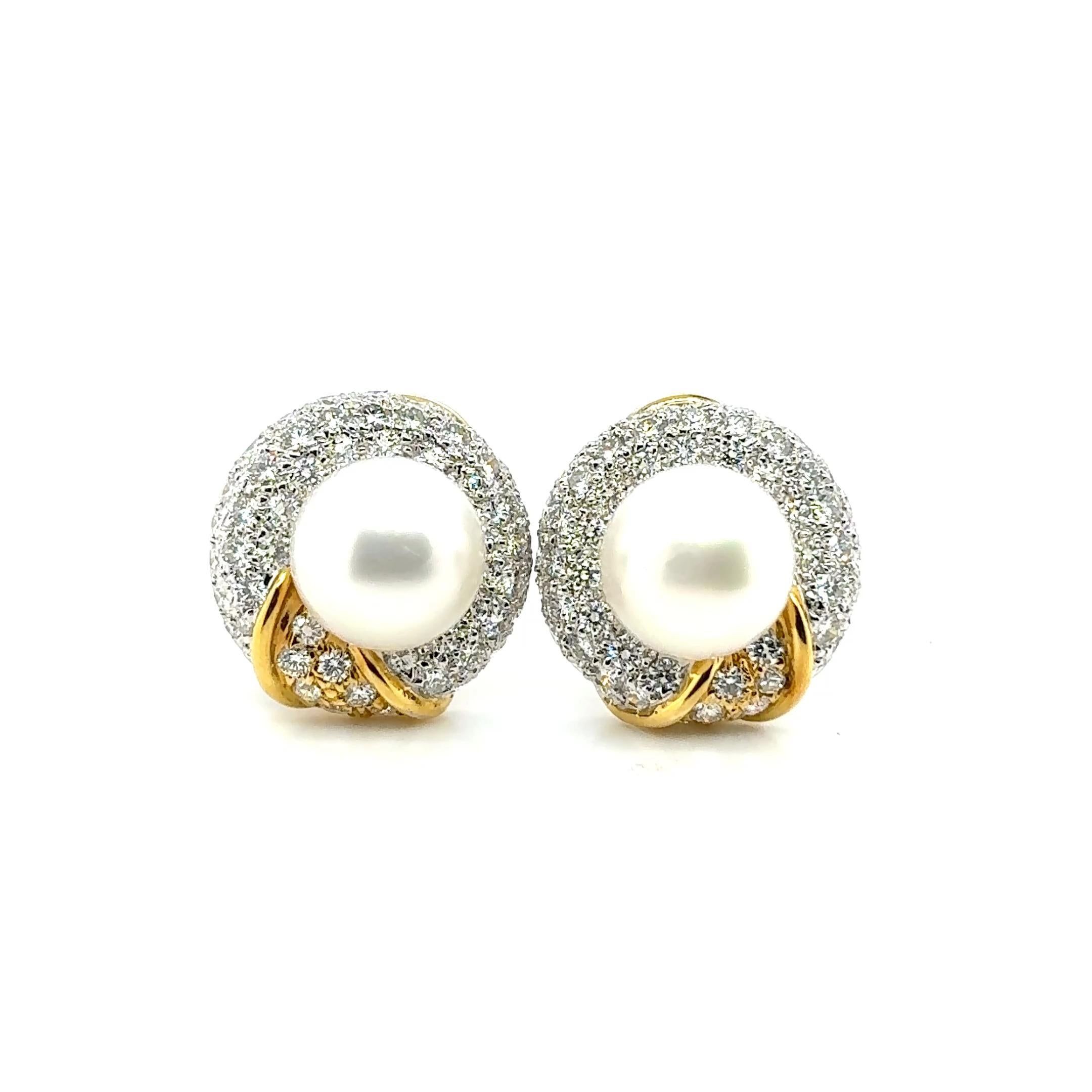 Donna Orecchini in oro 18 carati con perle dei mari del sud e diamanti 5,13 carati in vendita