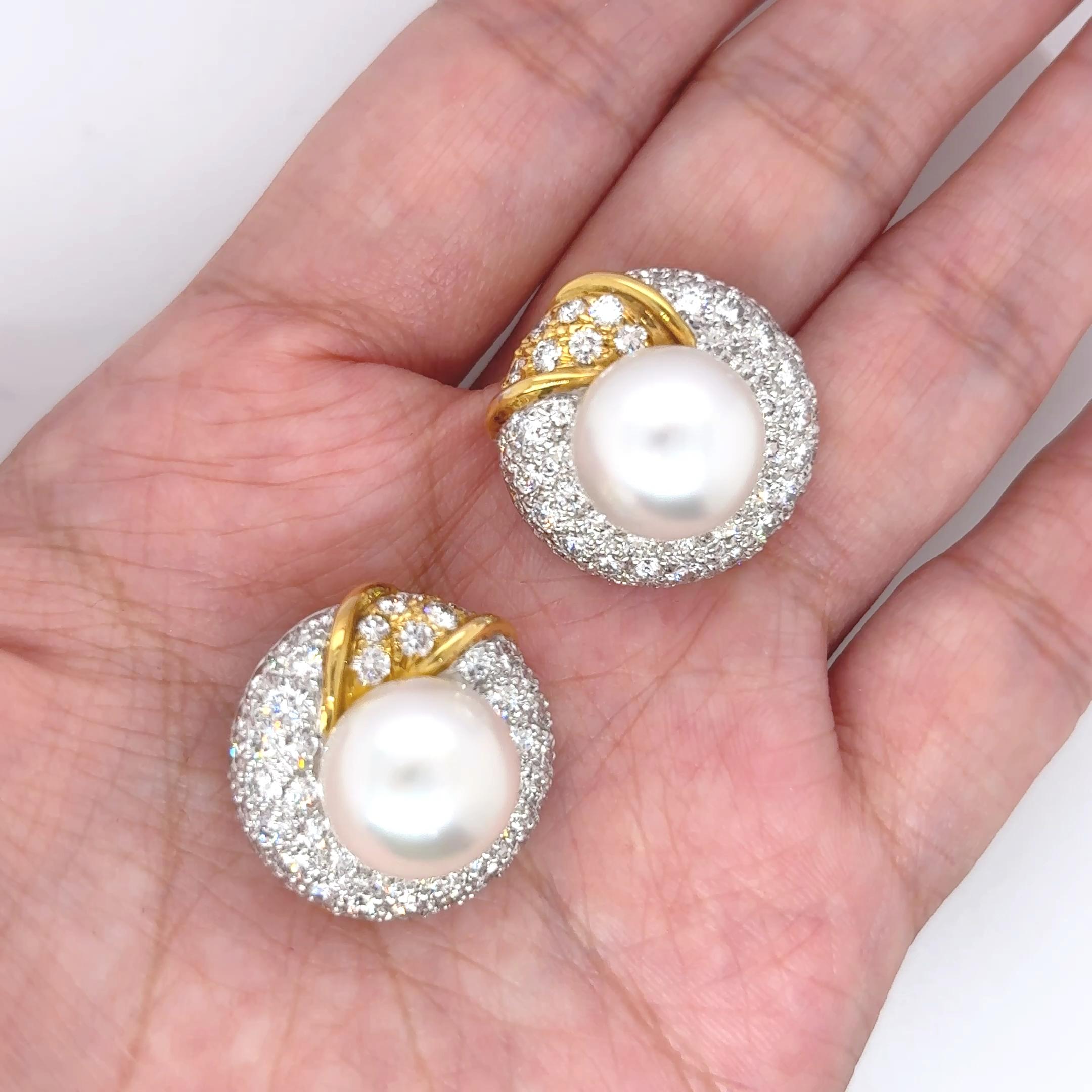 Orecchini in oro 18 carati con perle dei mari del sud e diamanti 5,13 carati in vendita 1