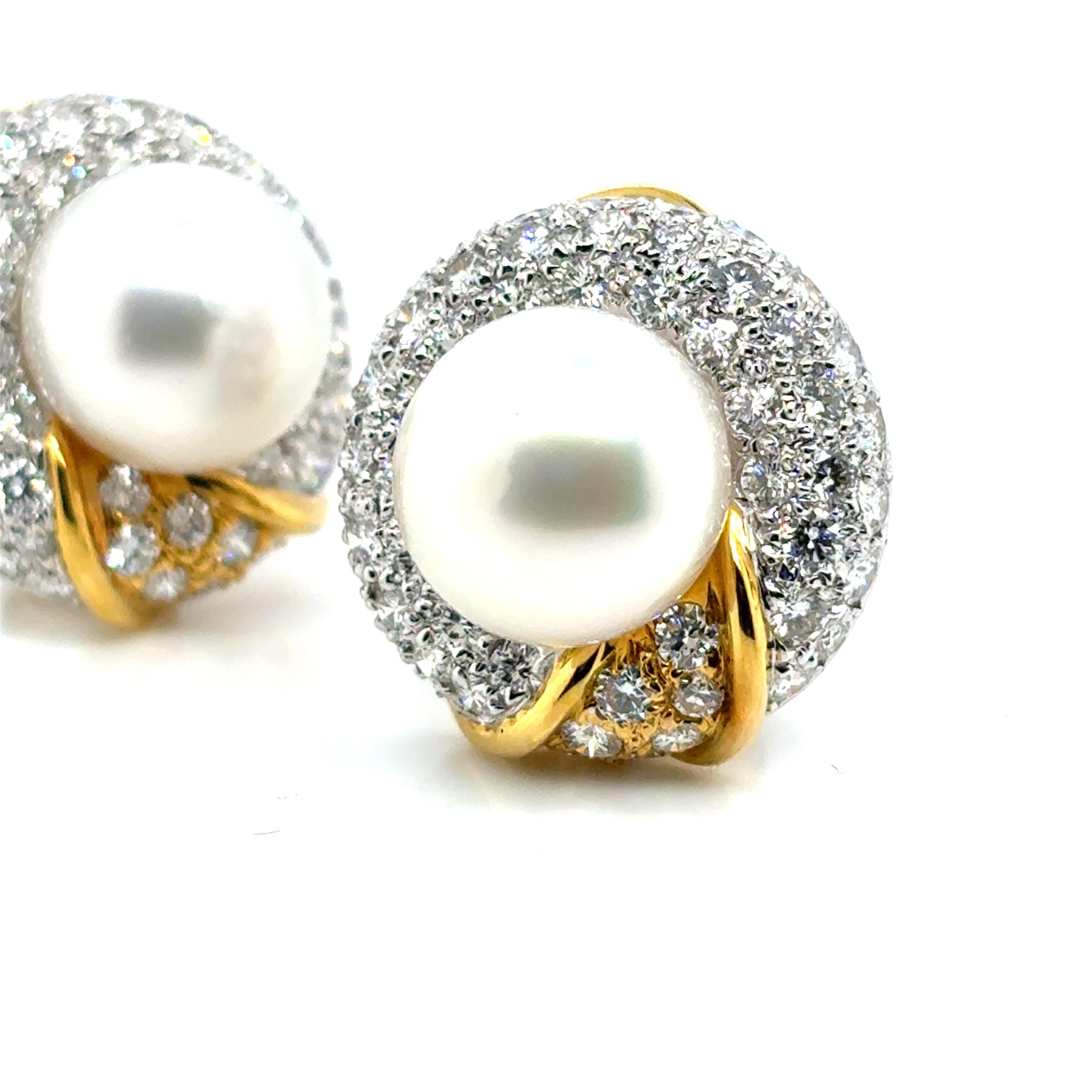 Orecchini in oro 18 carati con perle dei mari del sud e diamanti 5,13 carati in vendita 2