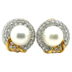 Orecchini in oro 18 carati con perle dei mari del sud e diamanti 5,13 carati