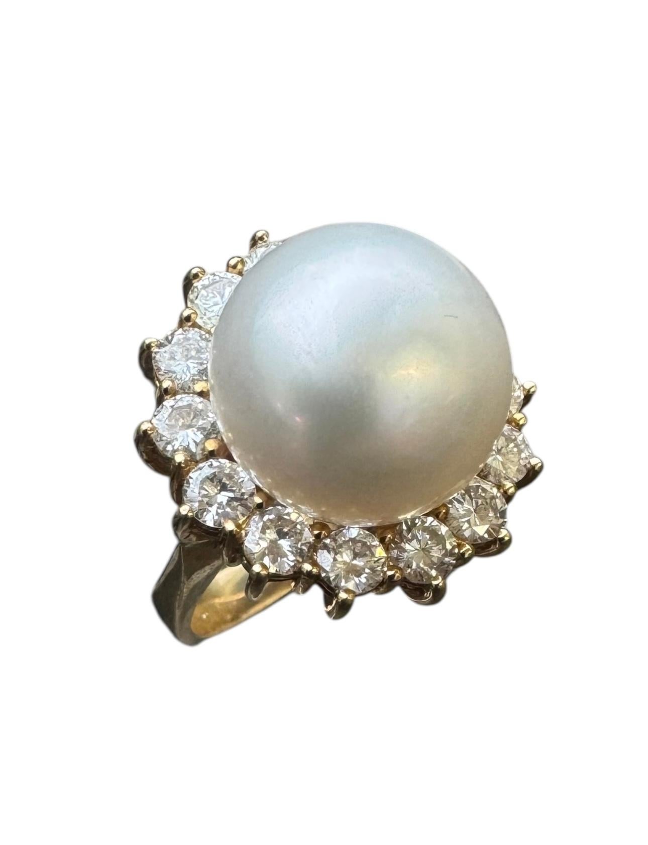 Donna Anello con diamante e perla dei mari del sud in oro giallo 18 carati in vendita