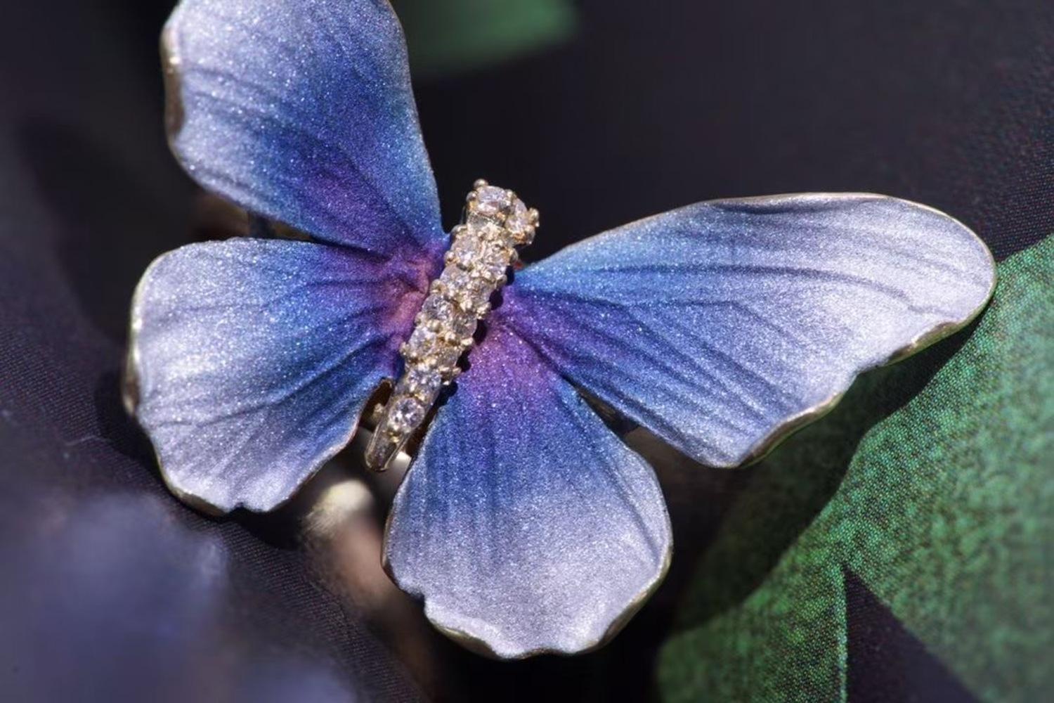 da uomo o donna Anello con farfalla in oro speciale 18 carati e polvere d'oro con diamanti in vendita