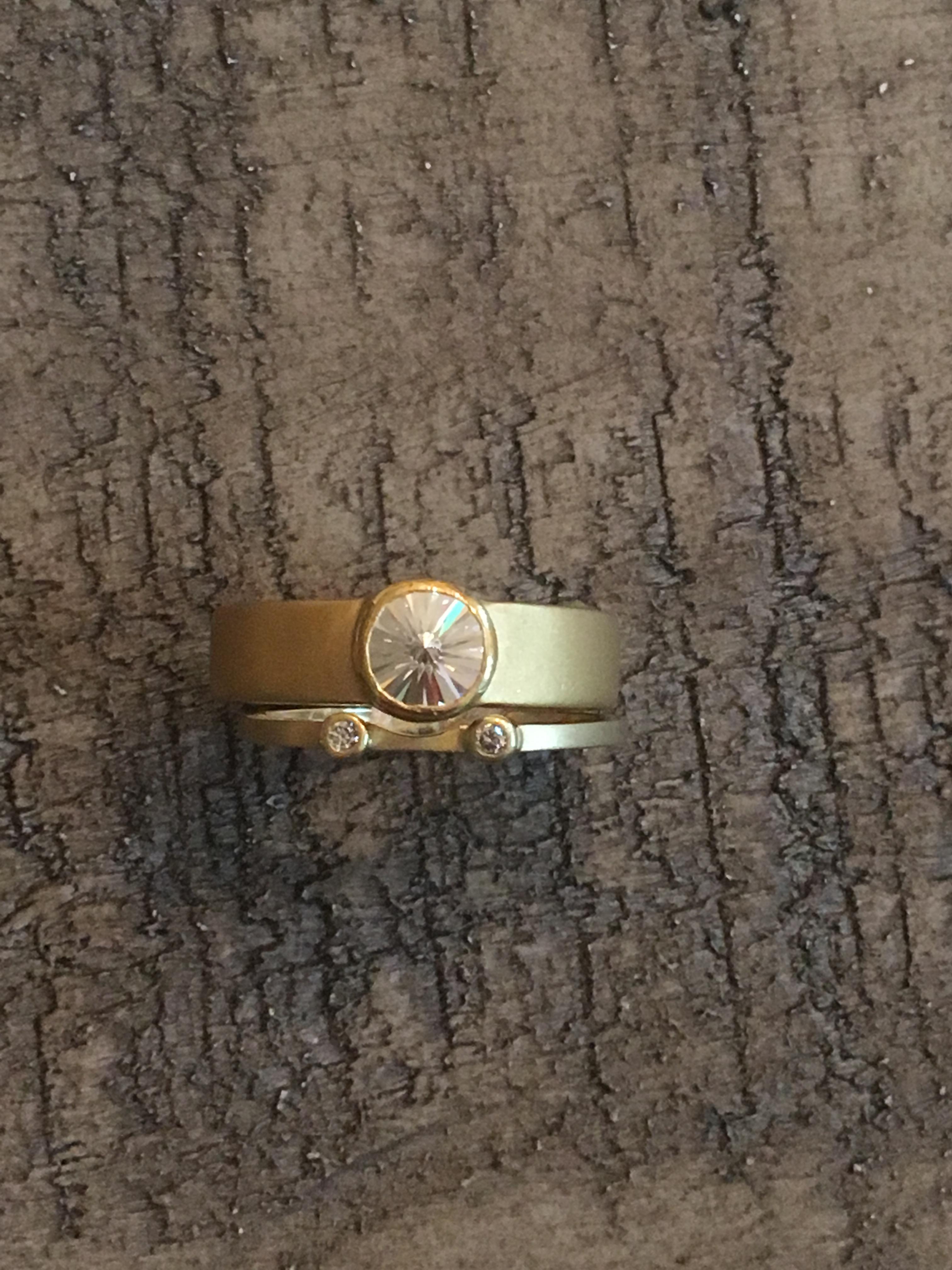 Spirit Sun Diamond Engagement Ring and Wedding Band, 18 Karat Gold In Excellent Condition In Nantucket, MA