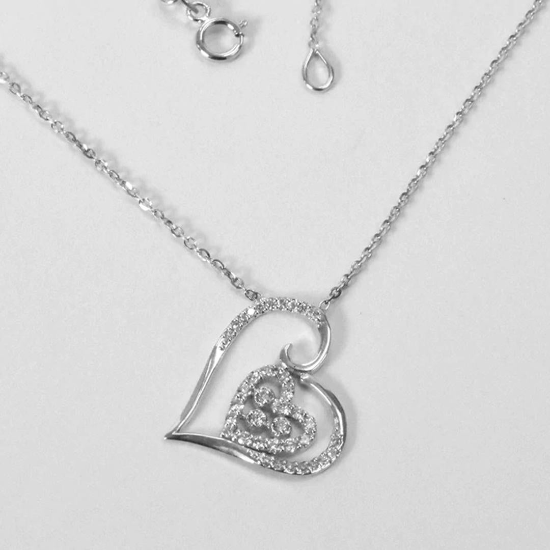 Collana di diamanti con charm quadrato in oro 18k Collana di charm minimalista e delicata In condizioni Nuovo in vendita a Bangkok, TH