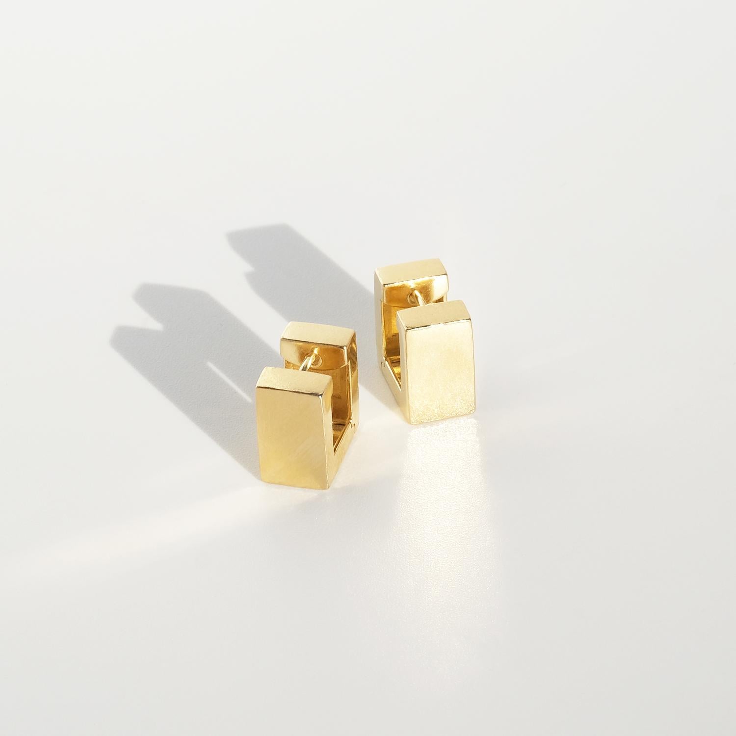 18K Gold Square Earrings “Huggies” For Sale 3