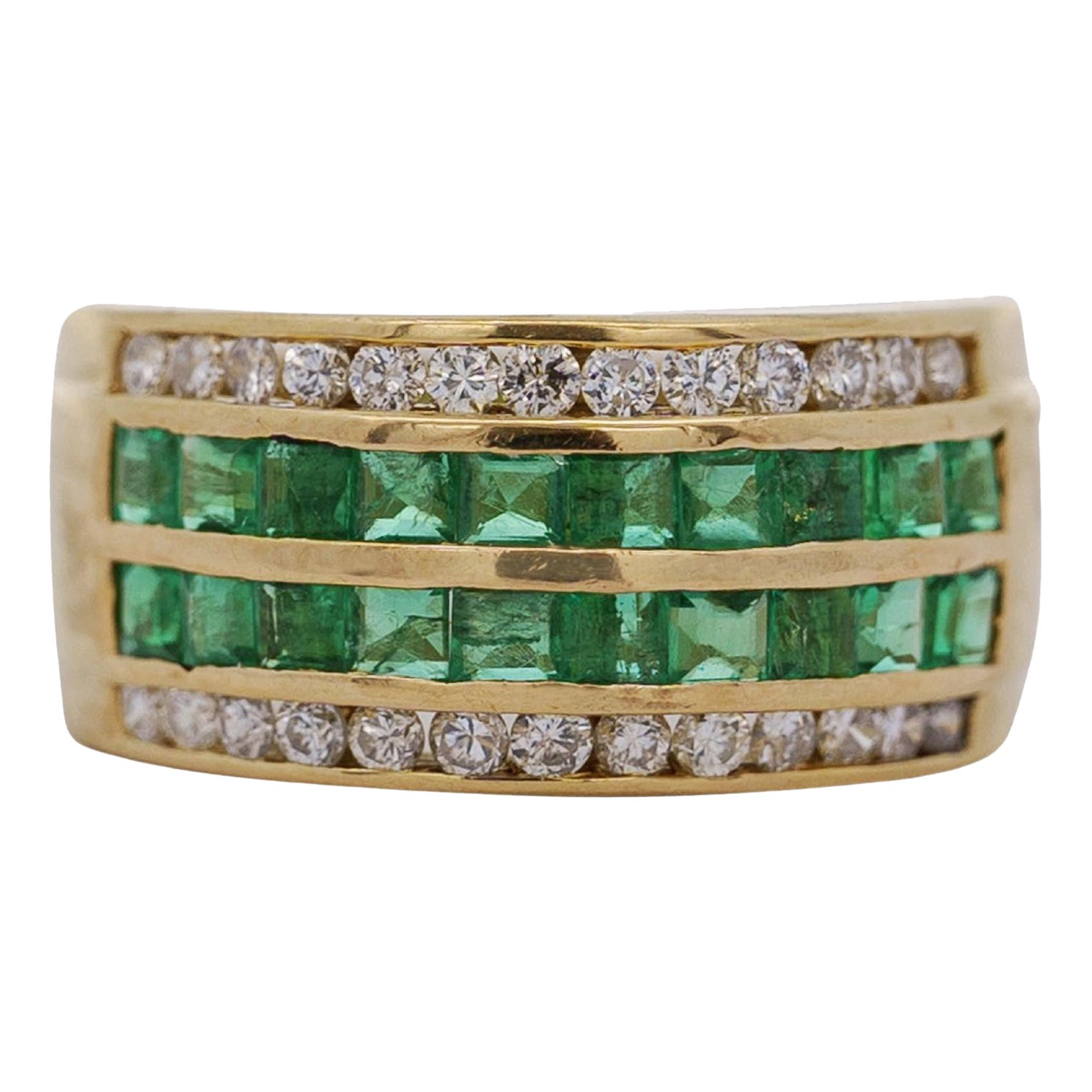 Anello a fascia con smeraldo quadrato e diamante rotondo incastonato in oro 18K