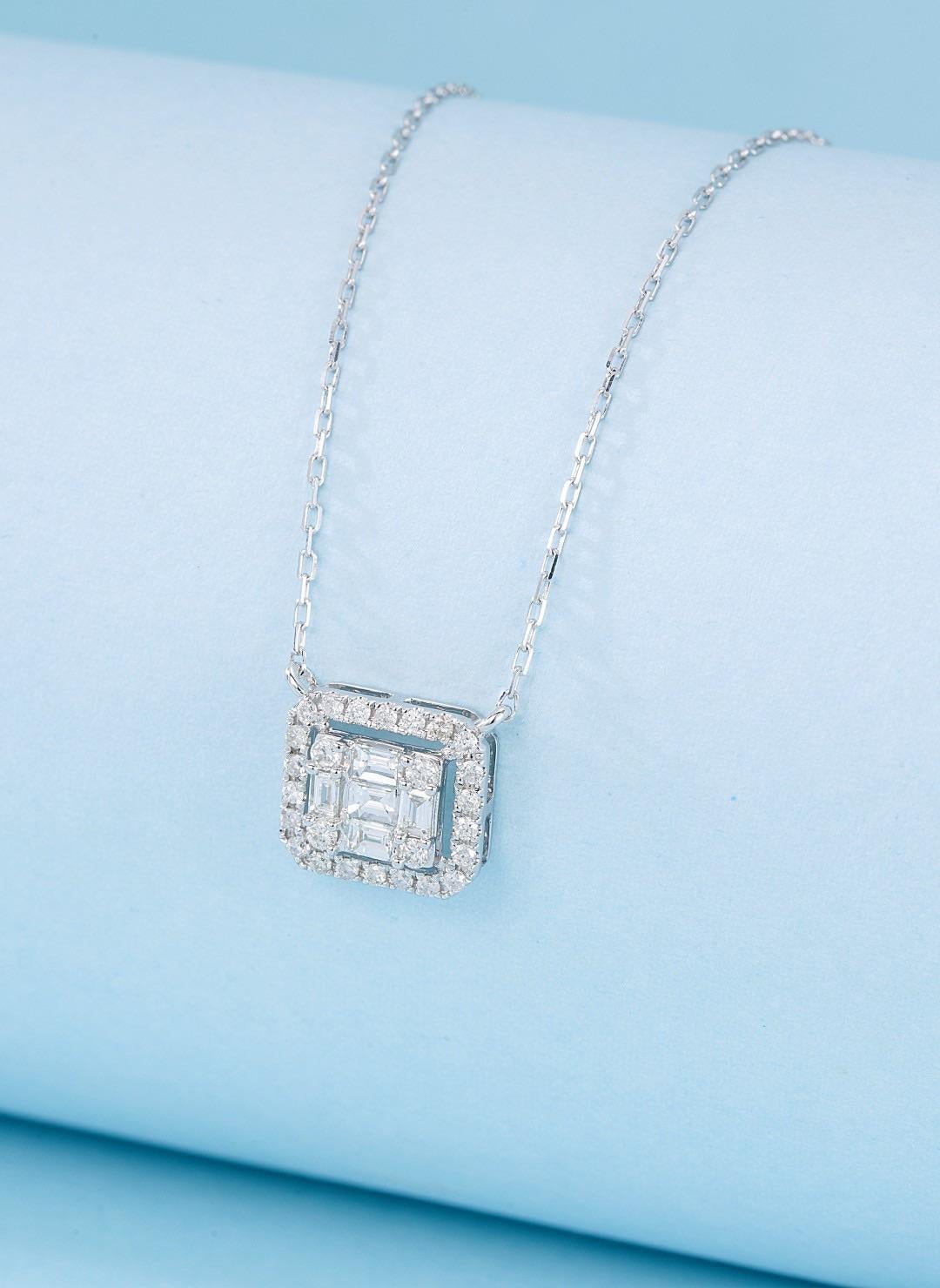 18K Gold Square Pendant Necklace with Natural Diamonds For Sale 1