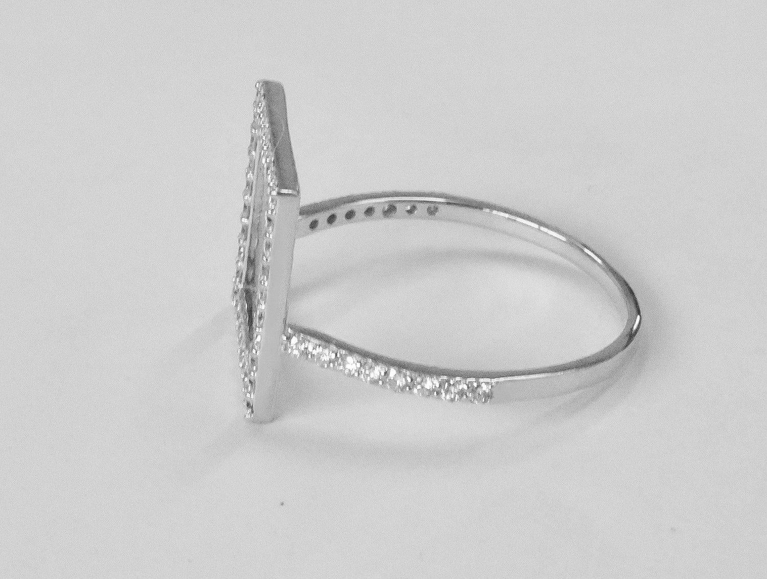 For Sale:  18K Gold Square Shape Gold Diamond Ring Geometric Shape Diamond 6