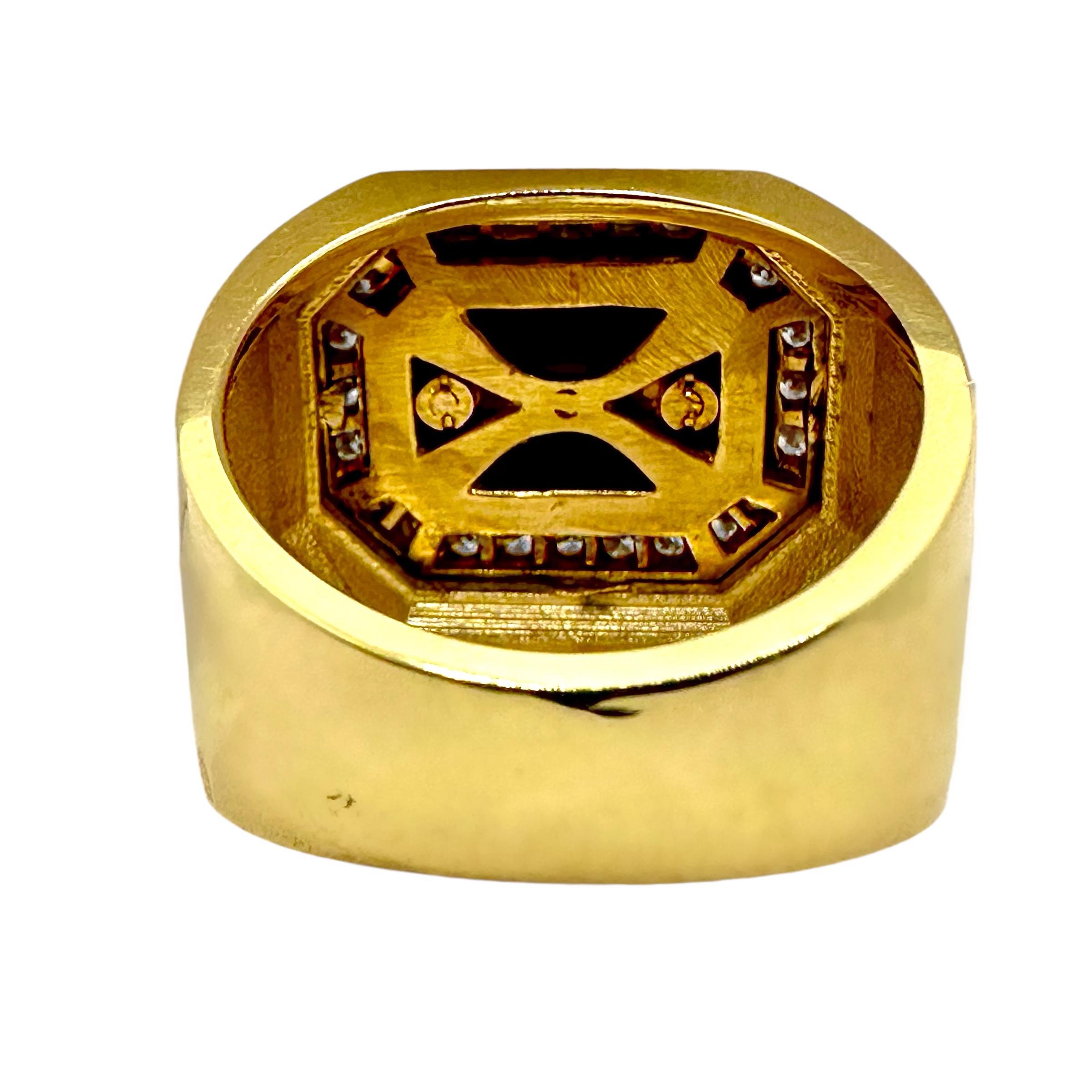 18k Gold Statement RIng Featuring An Unenhanced Mozambique Ruby, Onyx & Diamonds In Good Condition For Sale In Palm Beach, FL