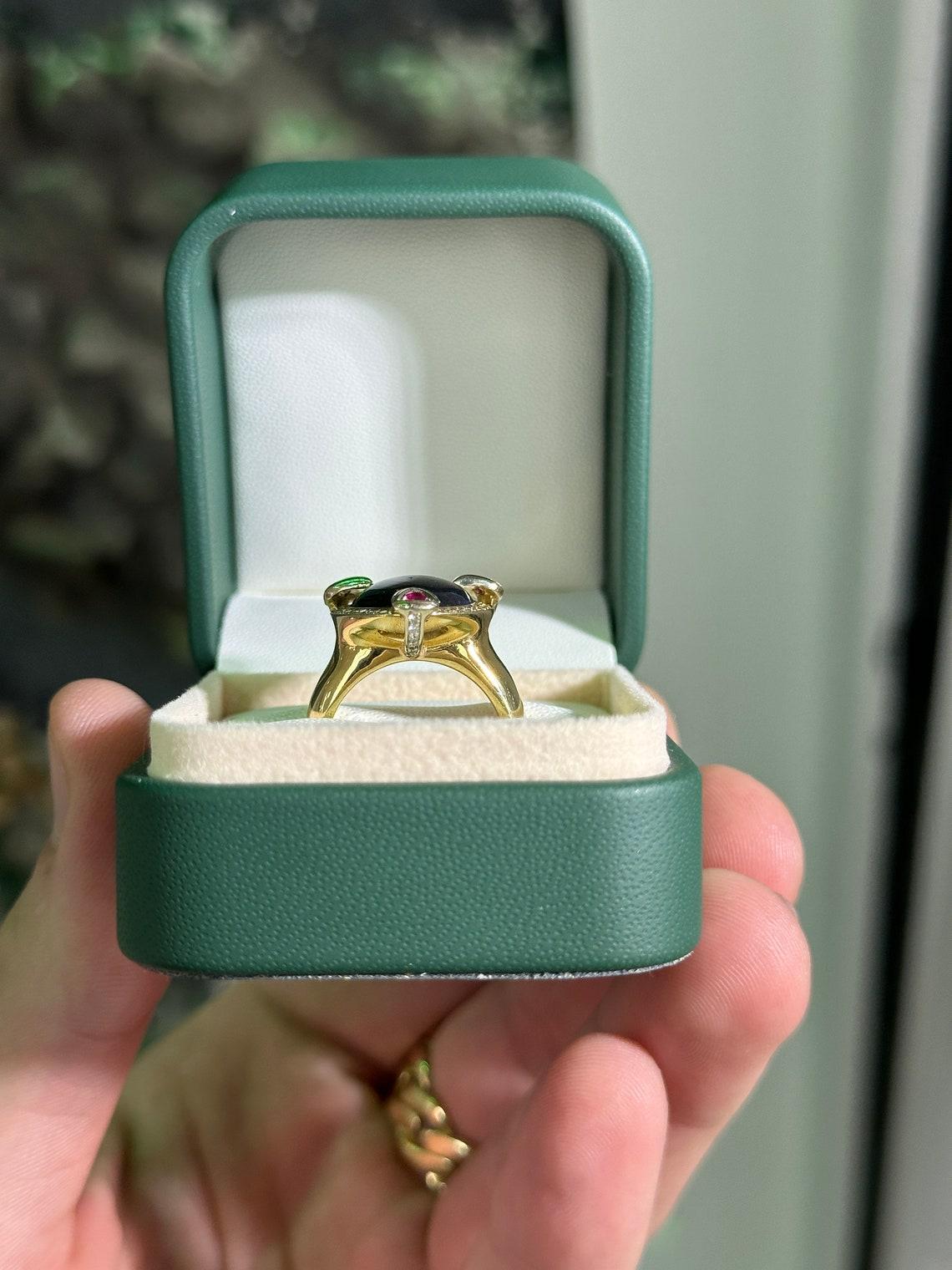 Bague fantaisie en or 18 carats avec opale naturelle, rubis et diamants, avec poire en vente 2