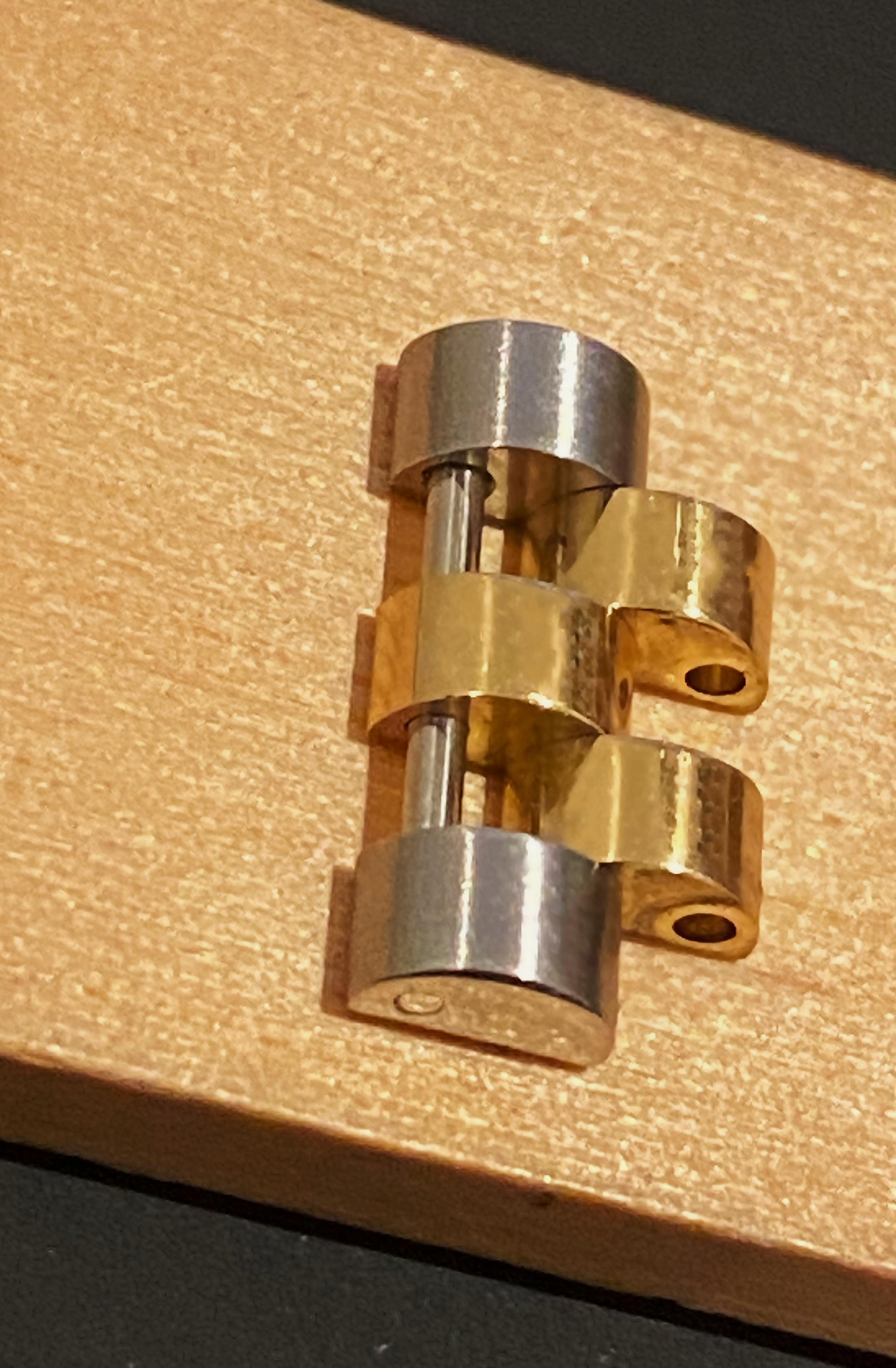 Eslabón jubilar Rolex de oro amarillo de 18 quilates y acero inoxidable 
compatible con Rolex DateJust 40mm  

15,5 mm de ancho  
